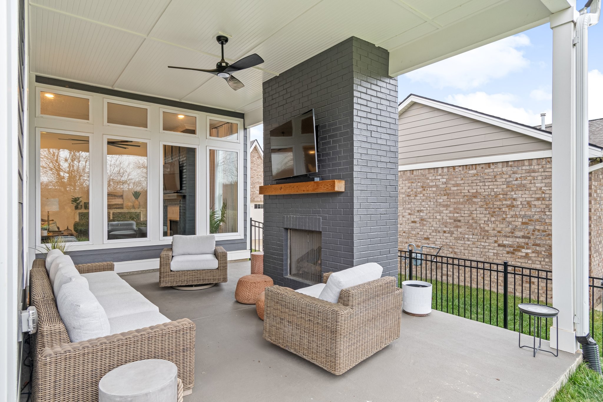 6121 Saint Marlo Dr
