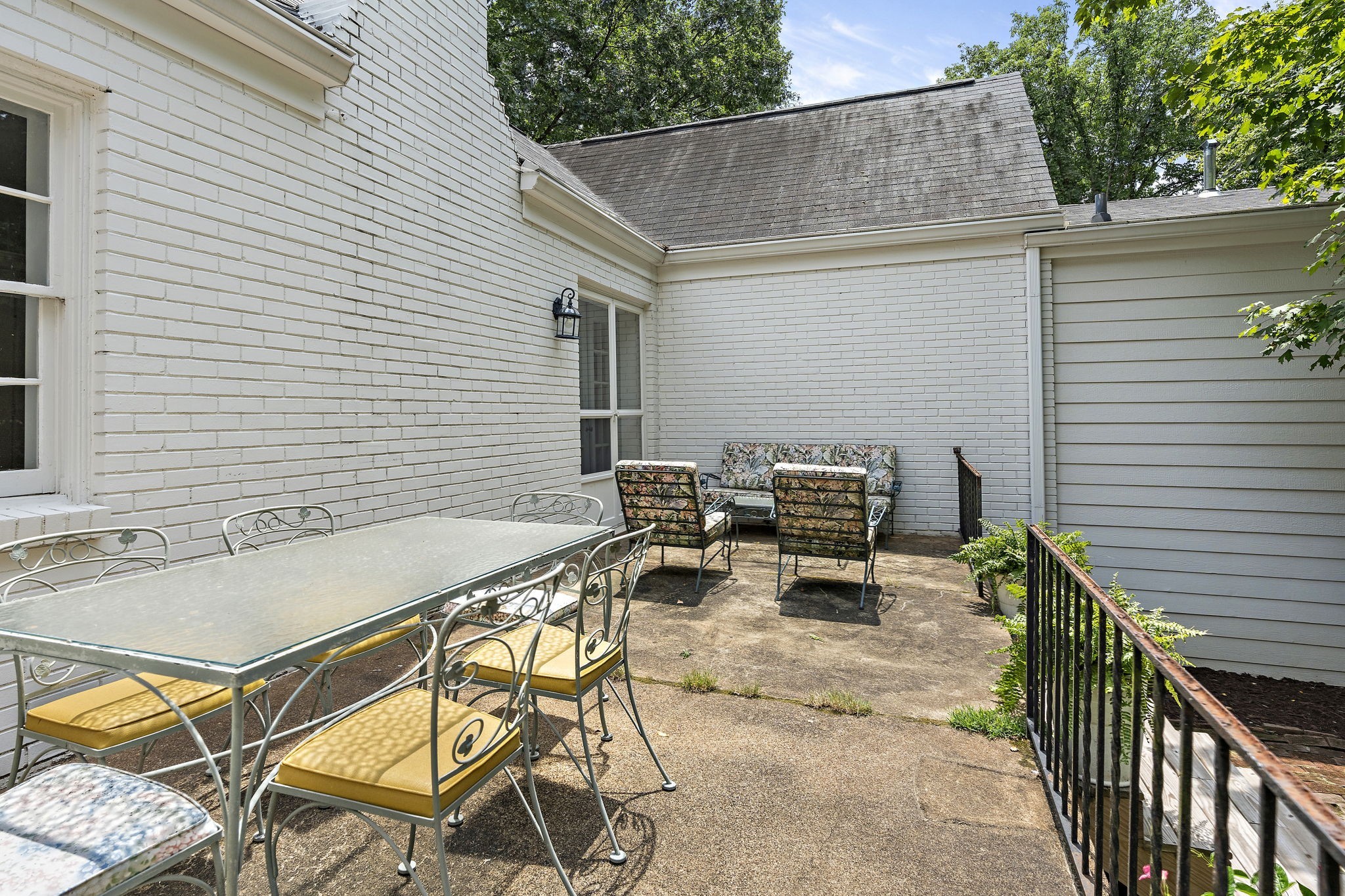 3601 Woodmont Ln