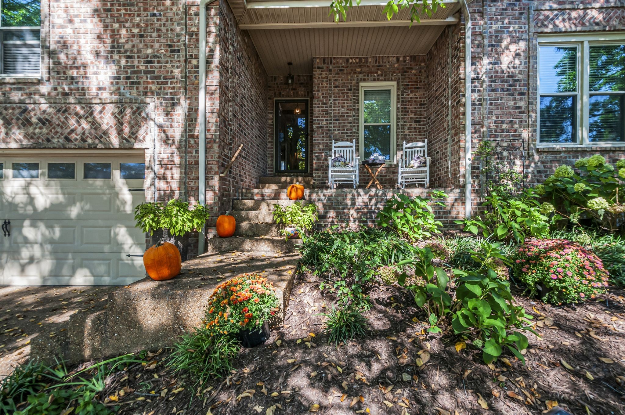 7232 Magnolia Hills Dr