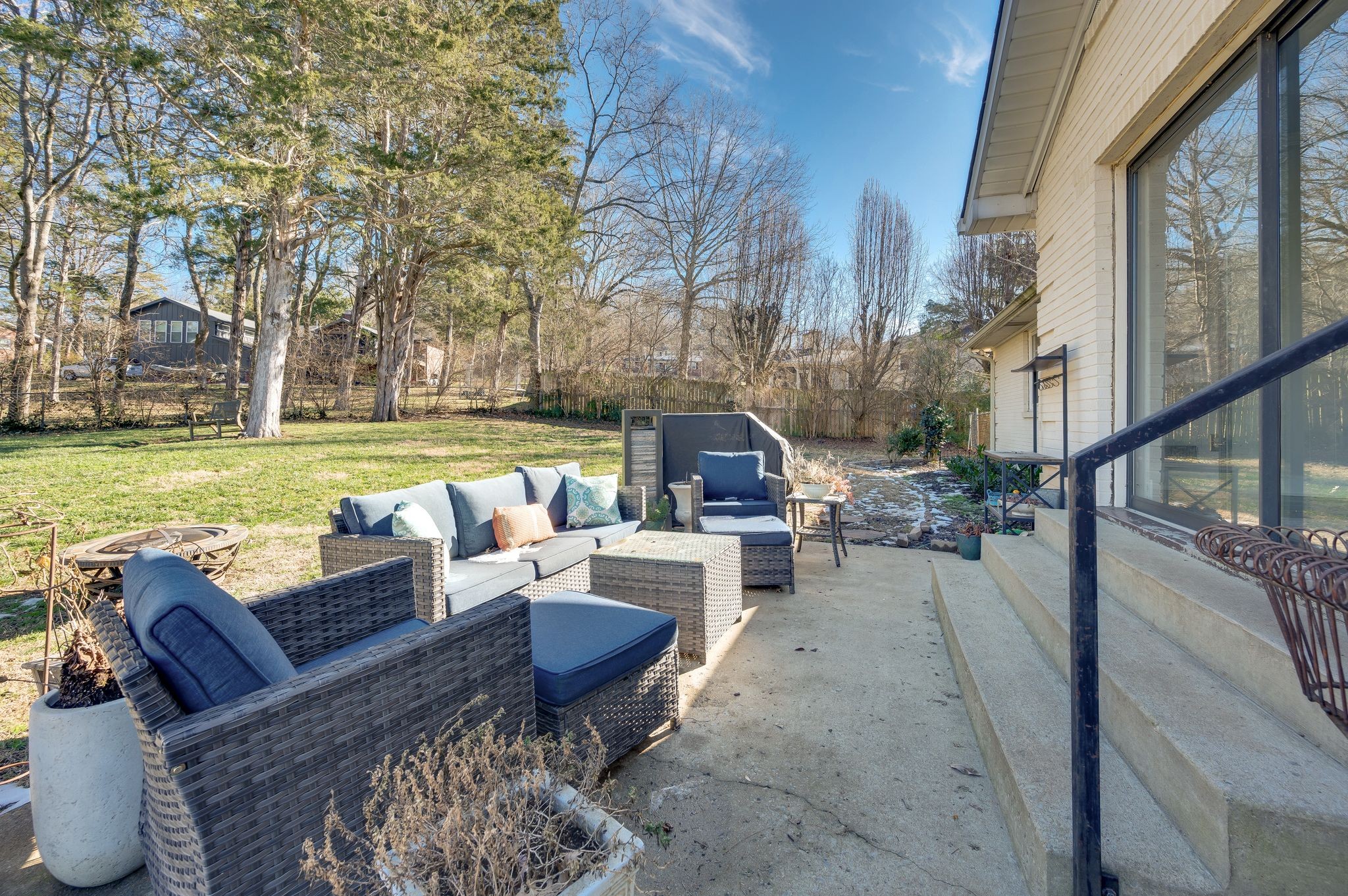 6544 Brownlee Dr