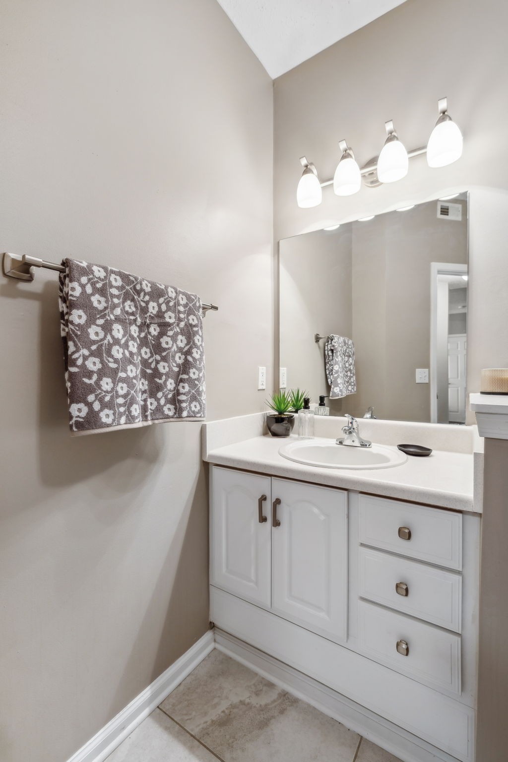 2025 Woodmont Blvd Unit: 228