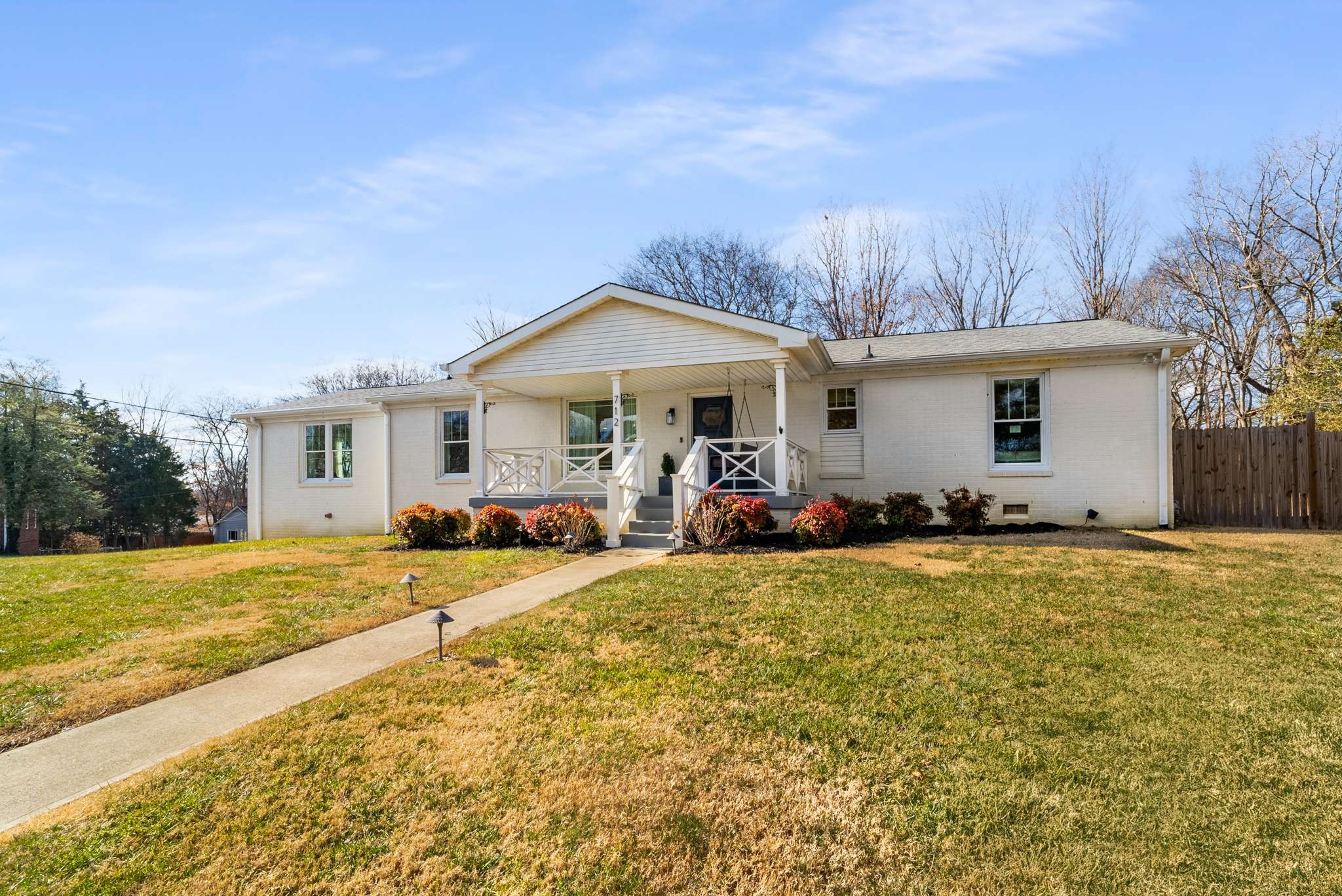 712 Myhr Dr
