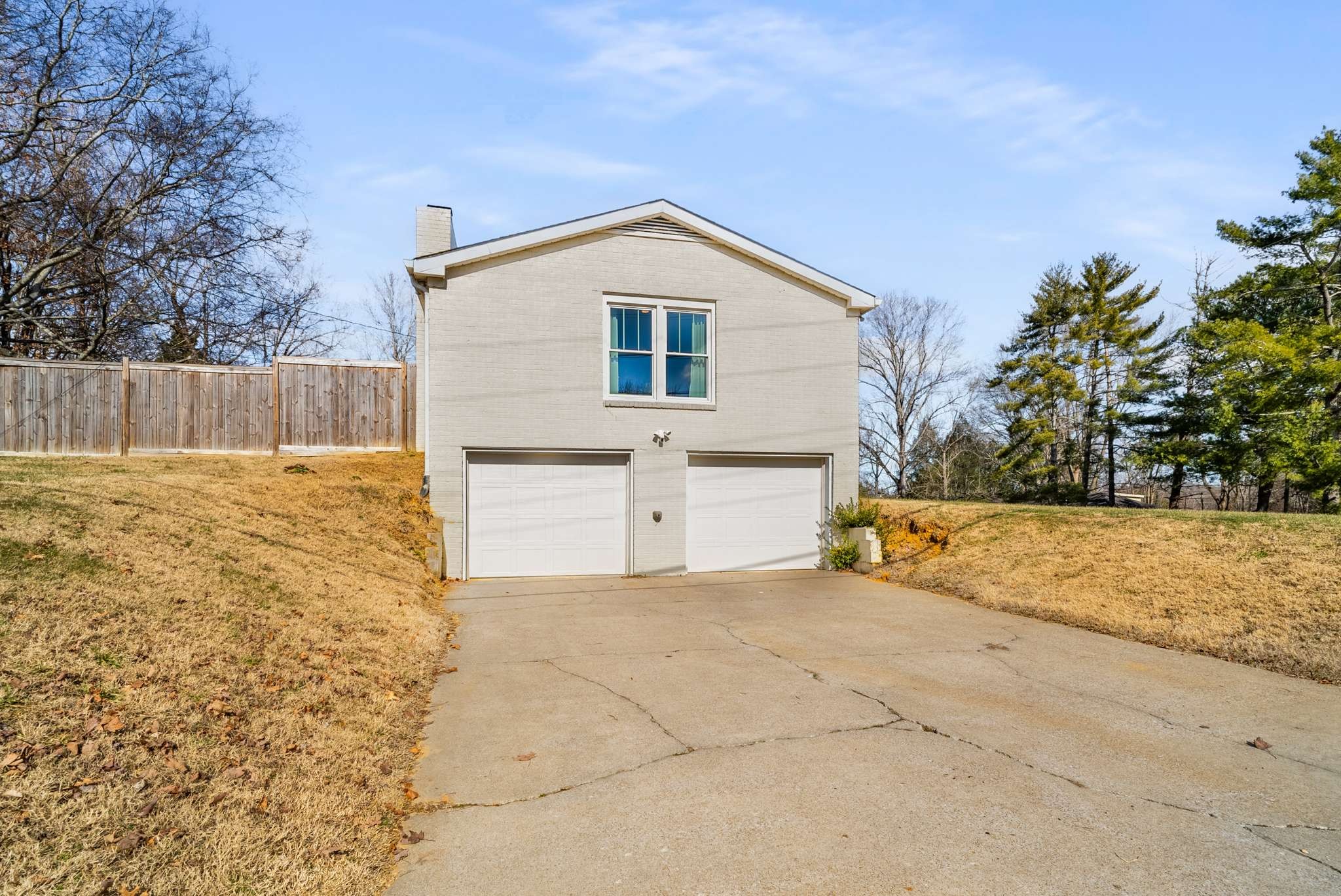 712 Myhr Dr