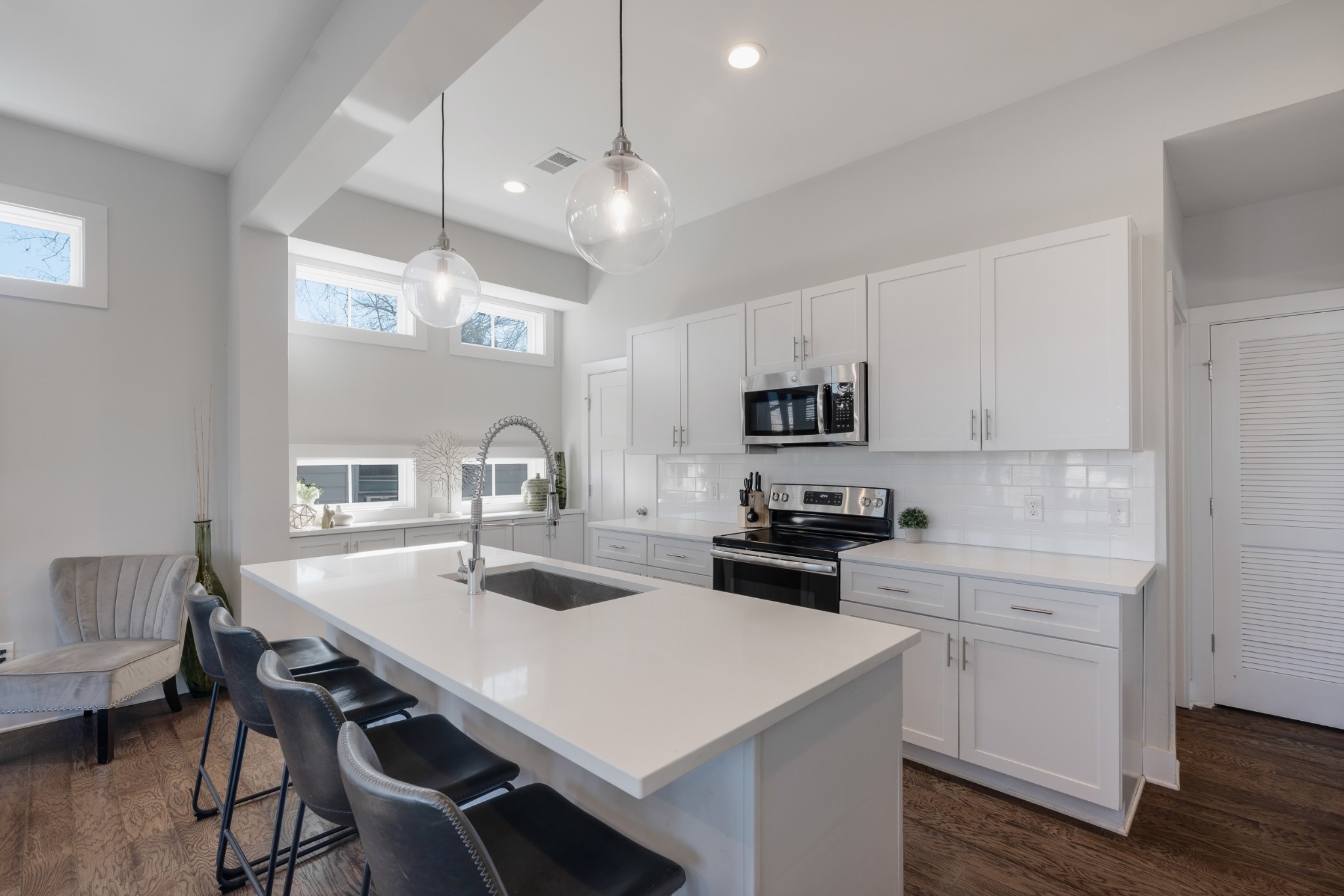 2021 Beech Ave Unit: 9