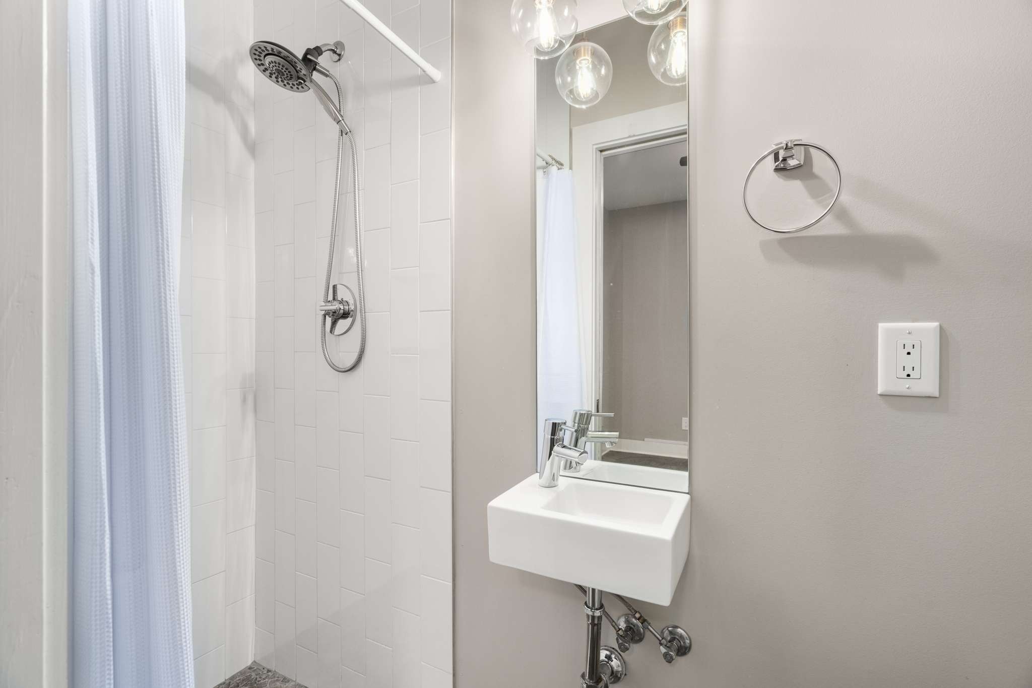 1004 Russell St Unit: 4