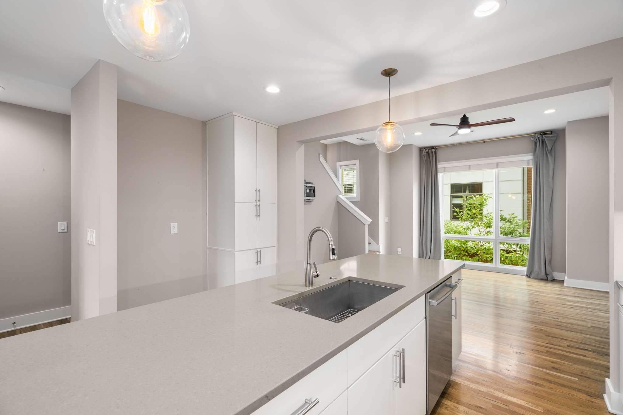 1004 Russell St Unit: 4