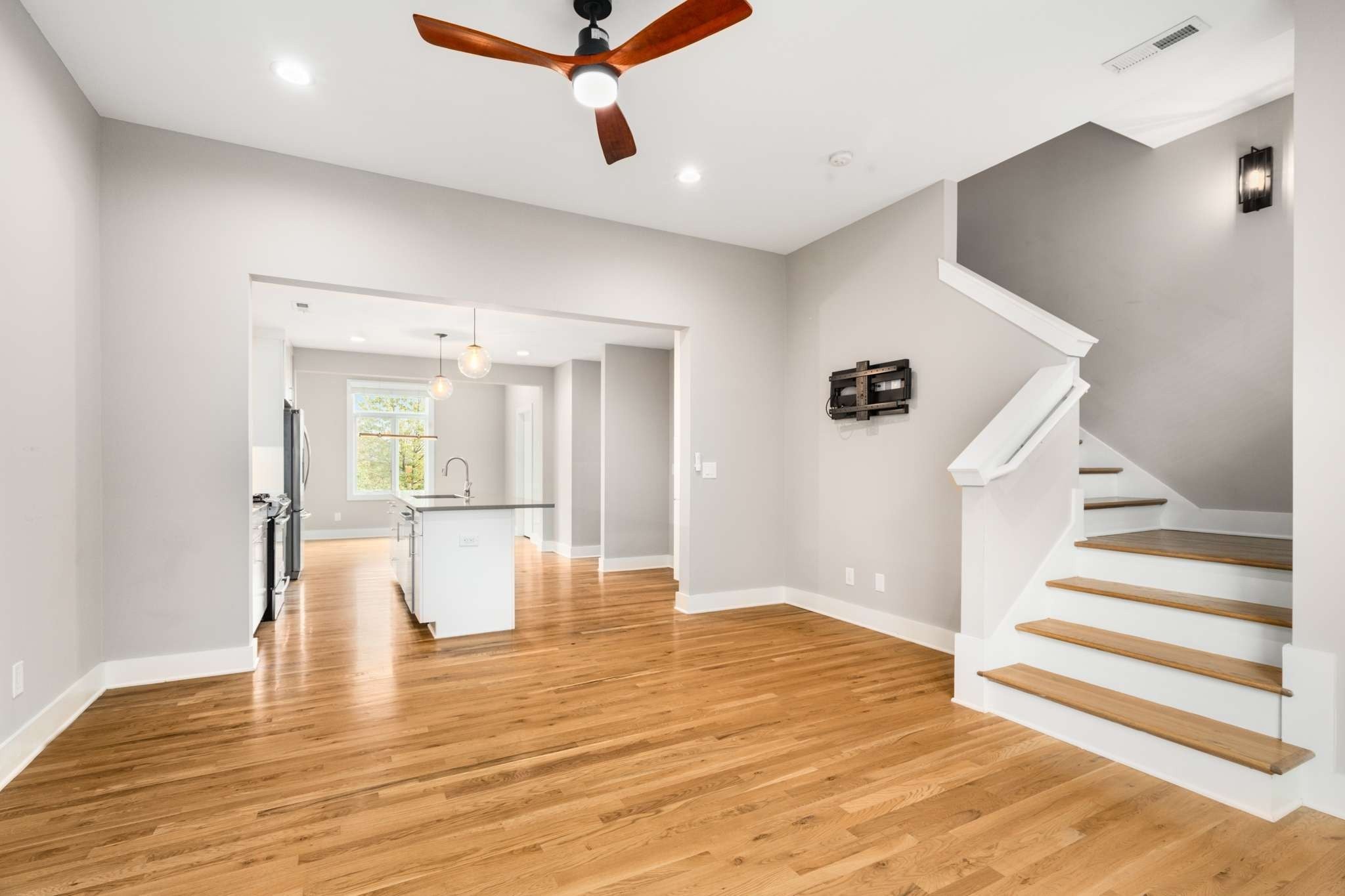 1004 Russell St Unit: 4