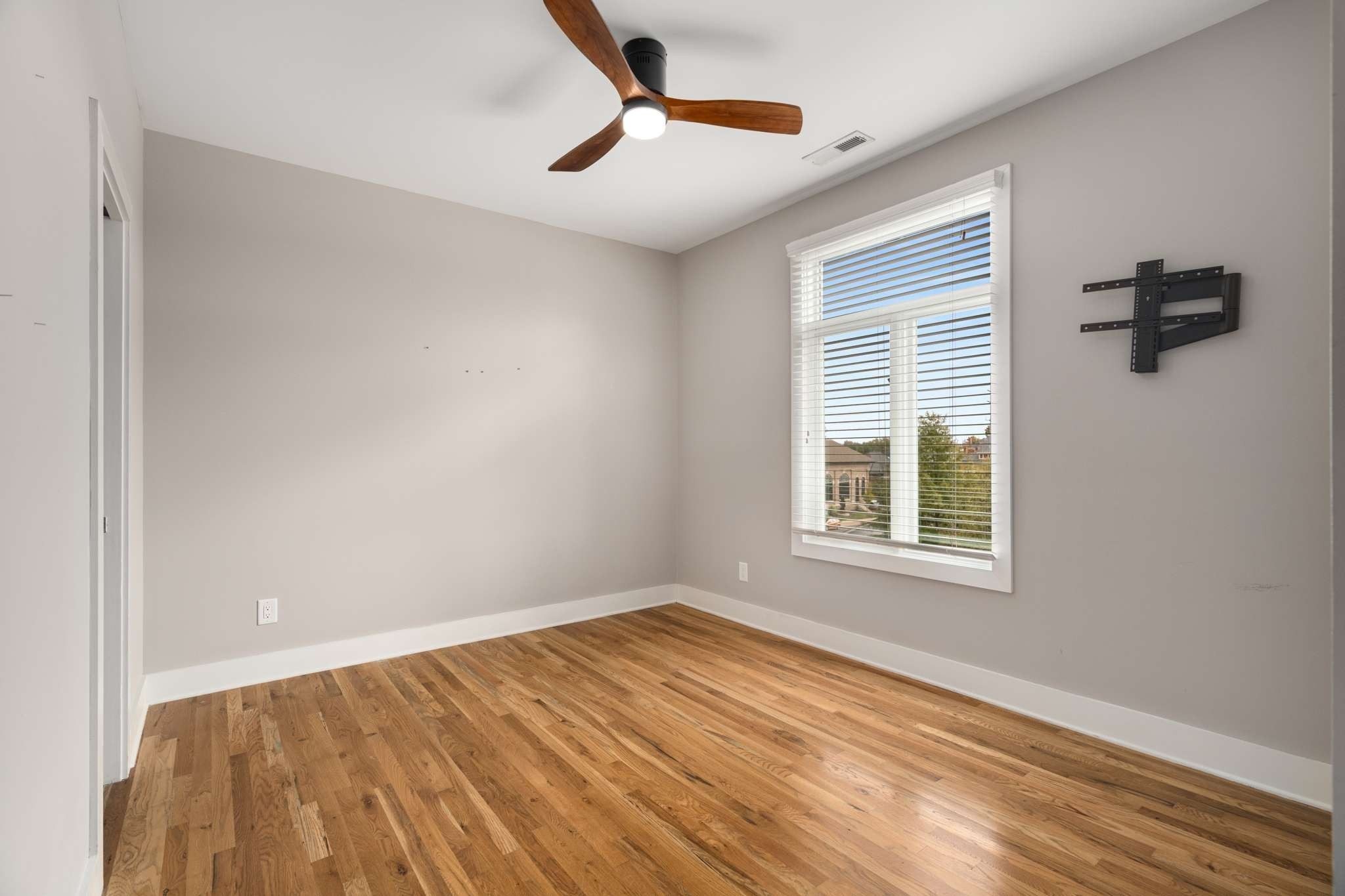 1004 Russell St Unit: 4