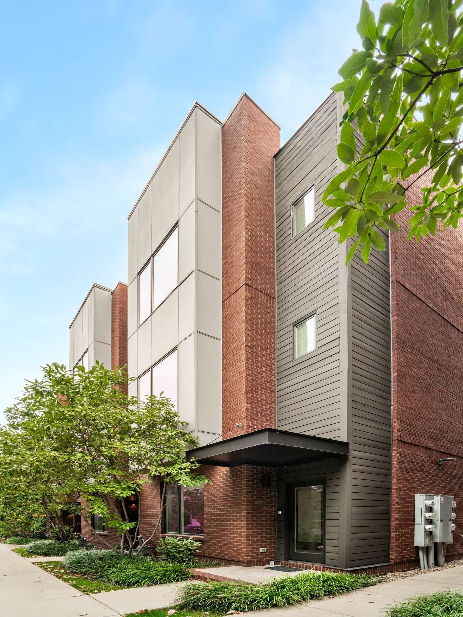1004 Russell St Unit: 4