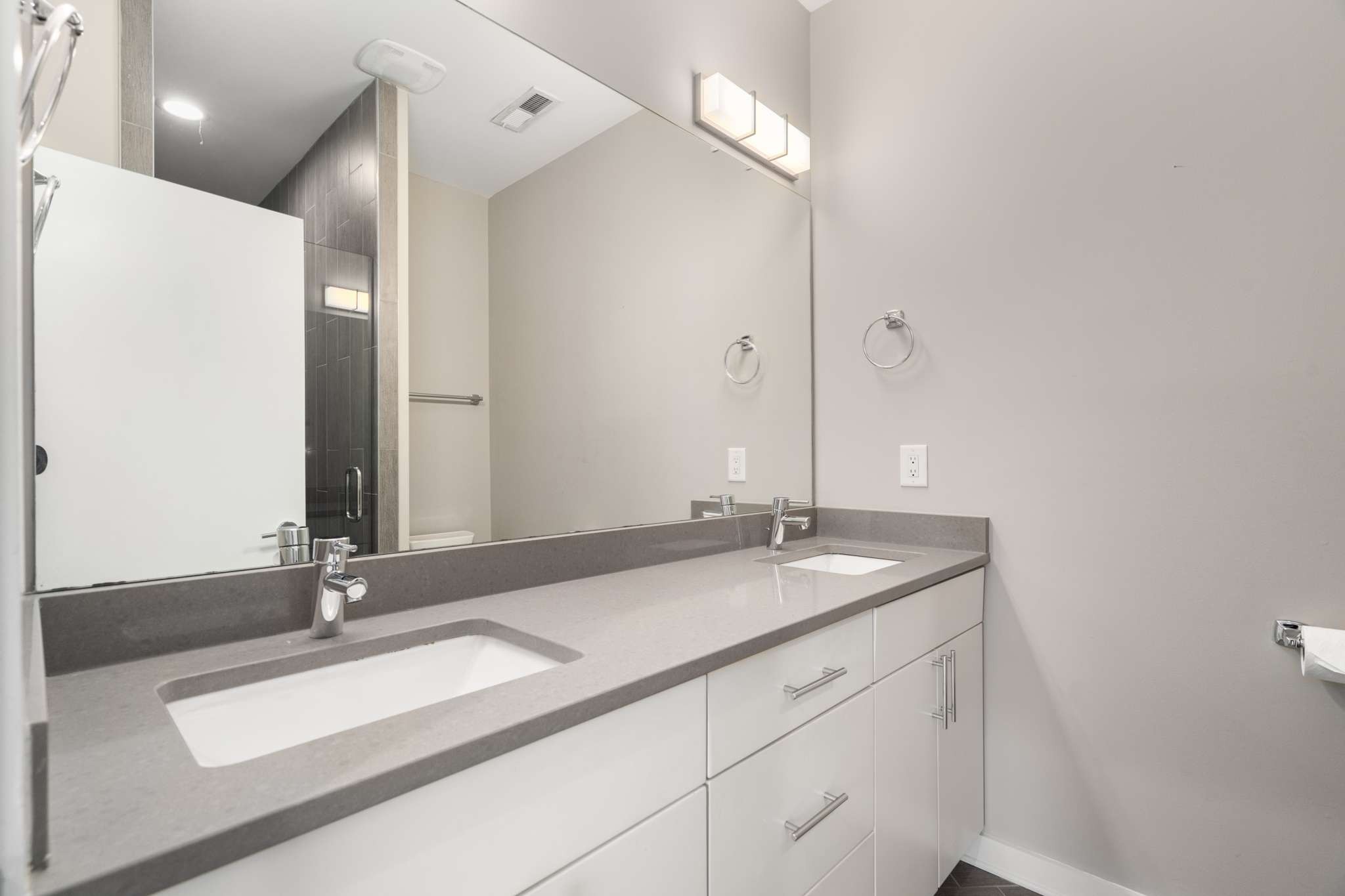 1004 Russell St Unit: 4