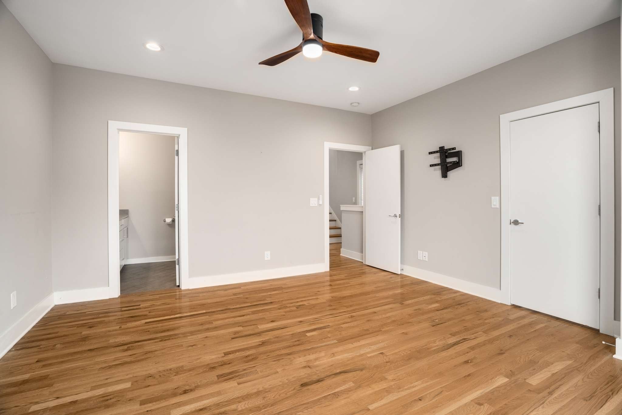 1004 Russell St Unit: 4