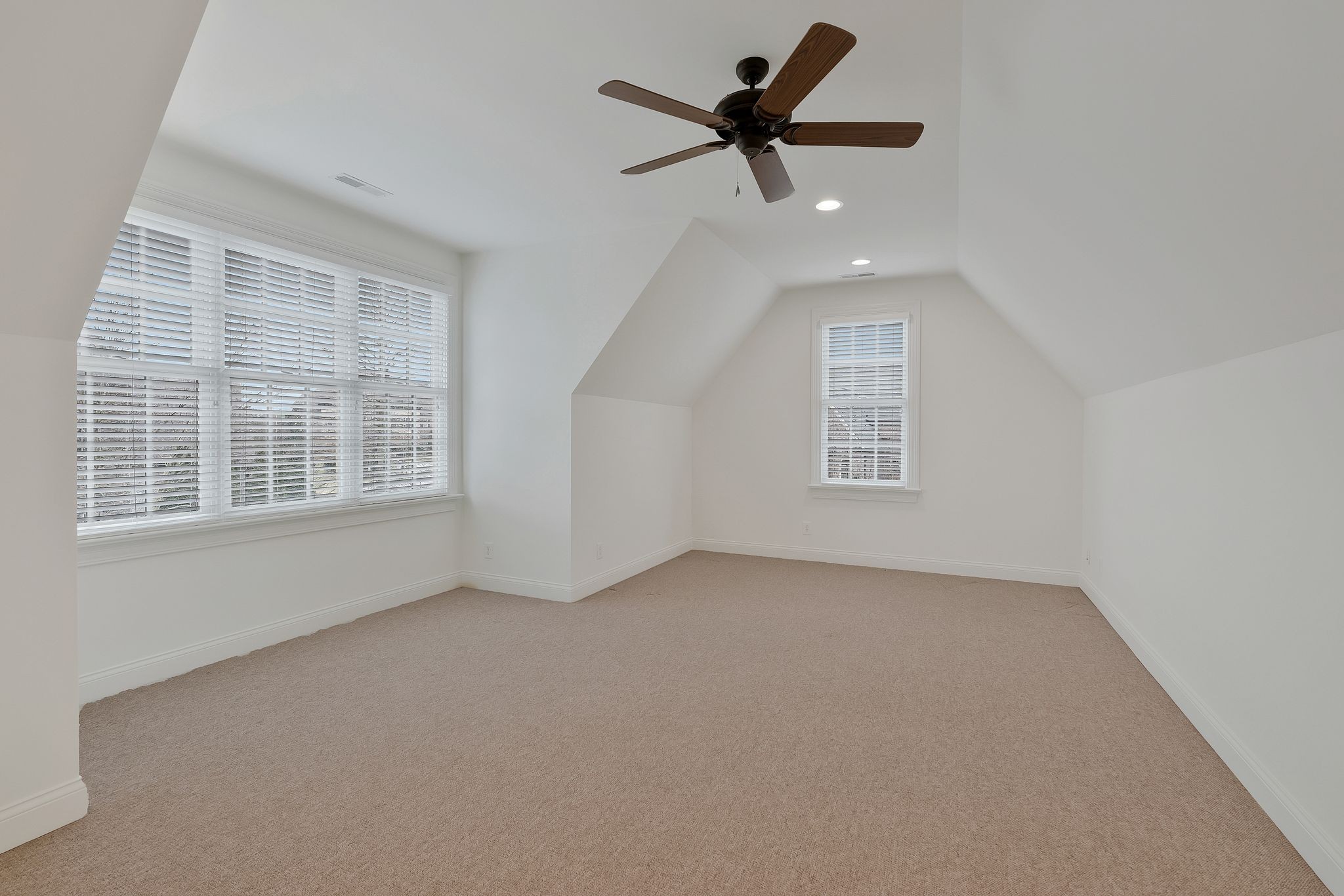 5226 Lysander Ln