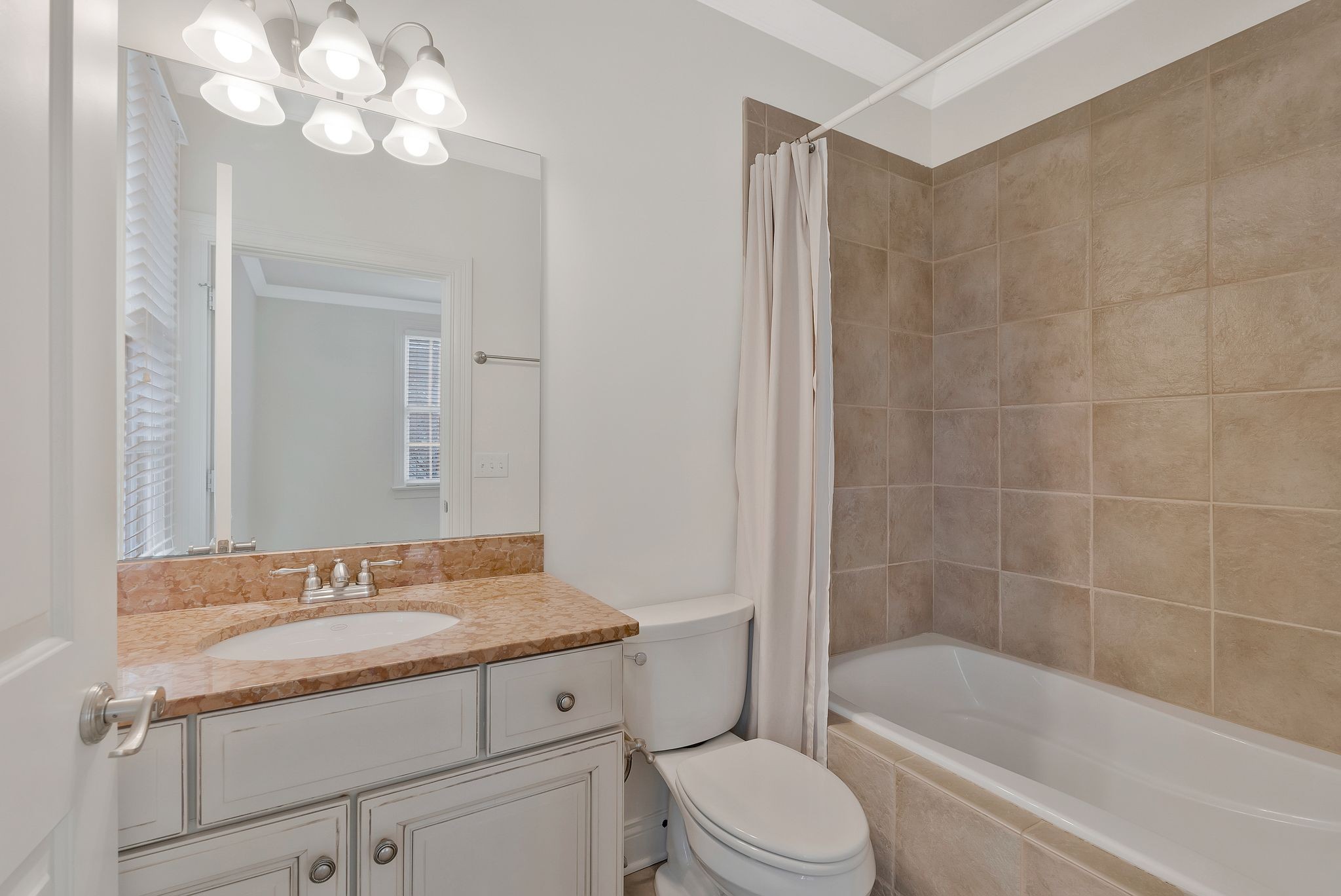 5226 Lysander Ln