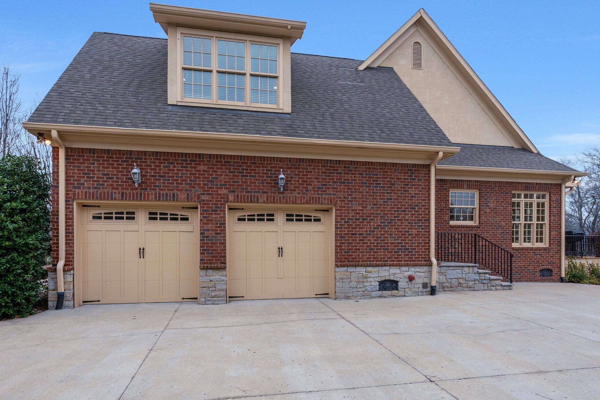5226 Lysander Ln
