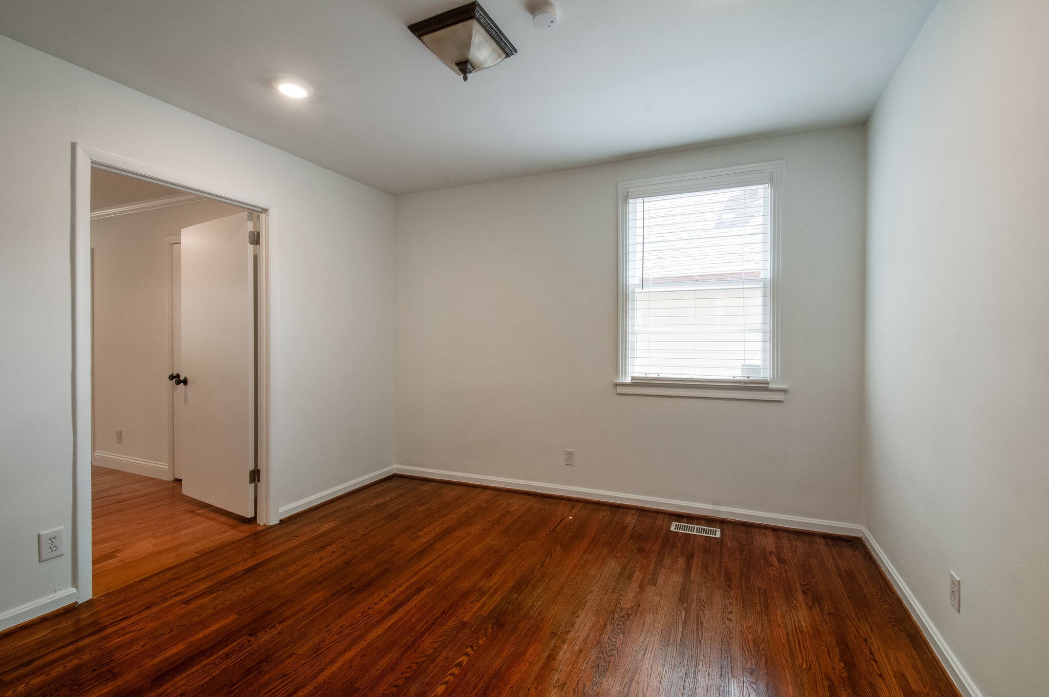 1006 S Douglas Ave