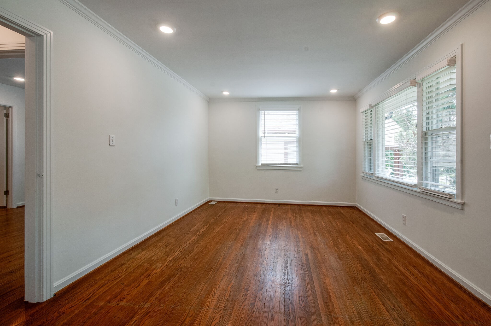 1006 S Douglas Ave