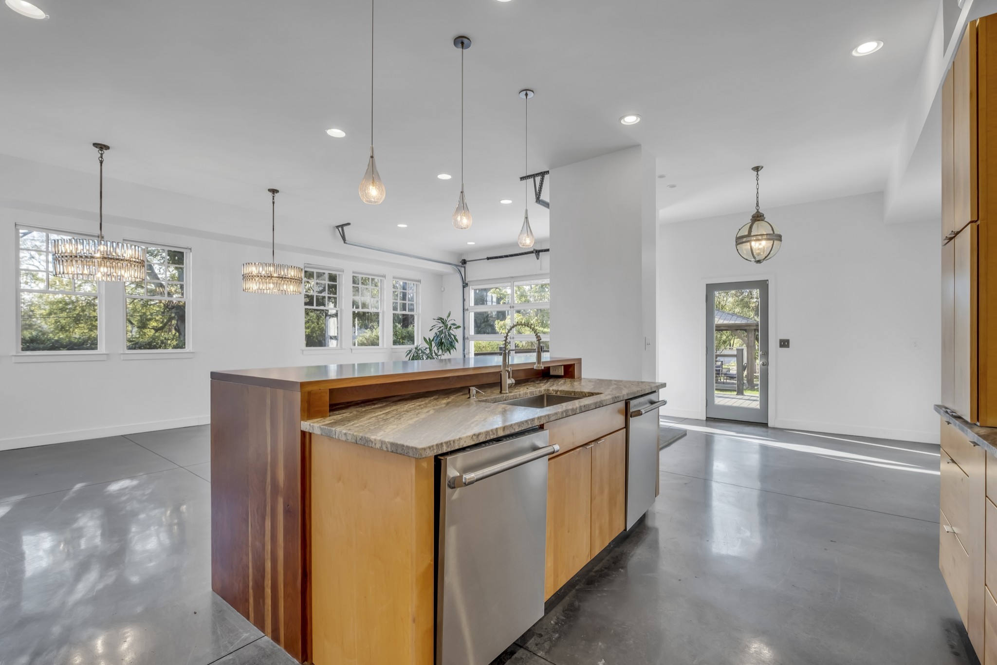 2501 Barton Avenue