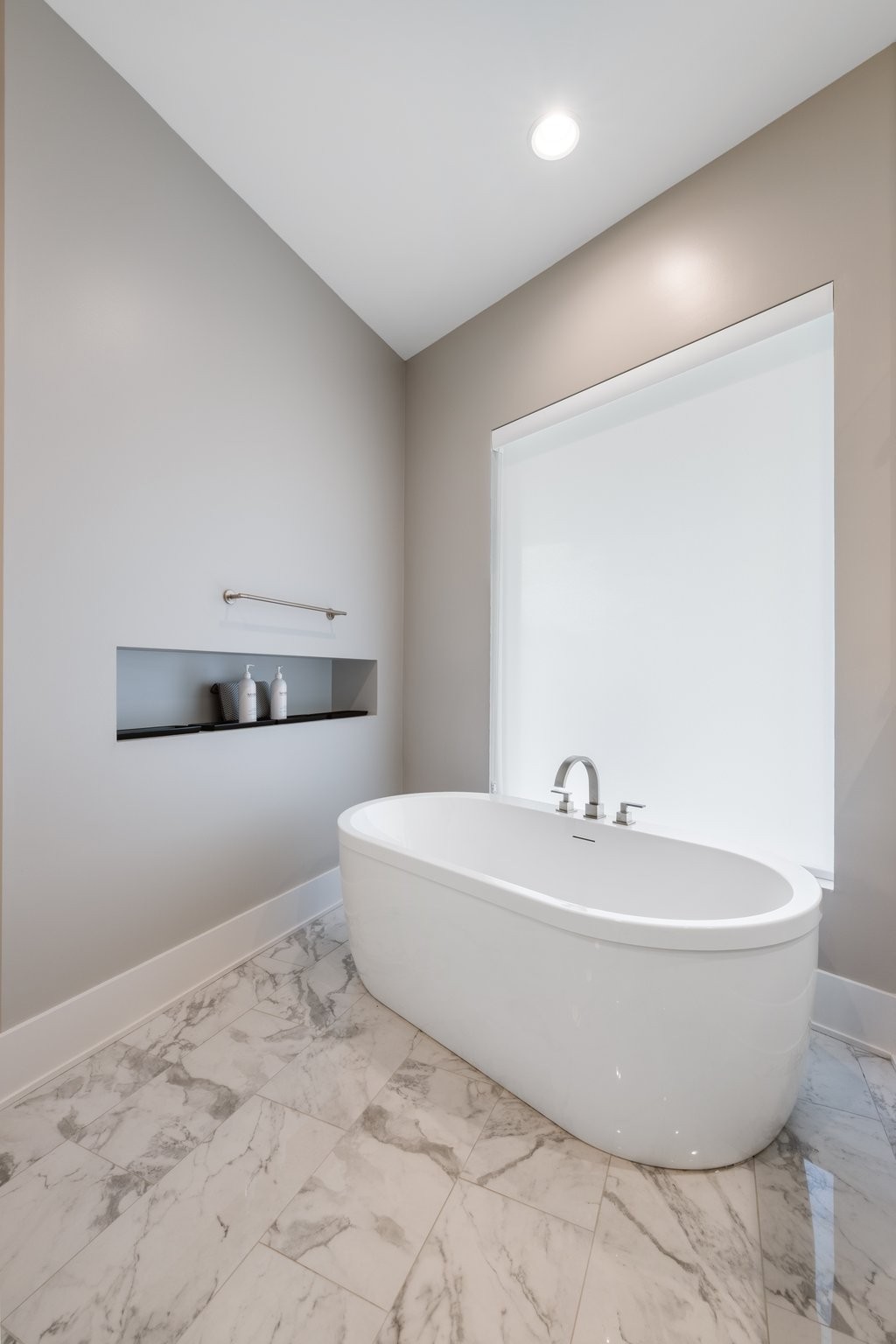 3911 Albert Dr