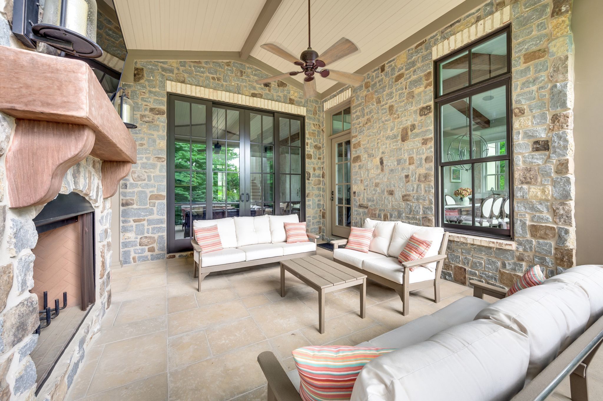 1606 Windy Ridge Dr
