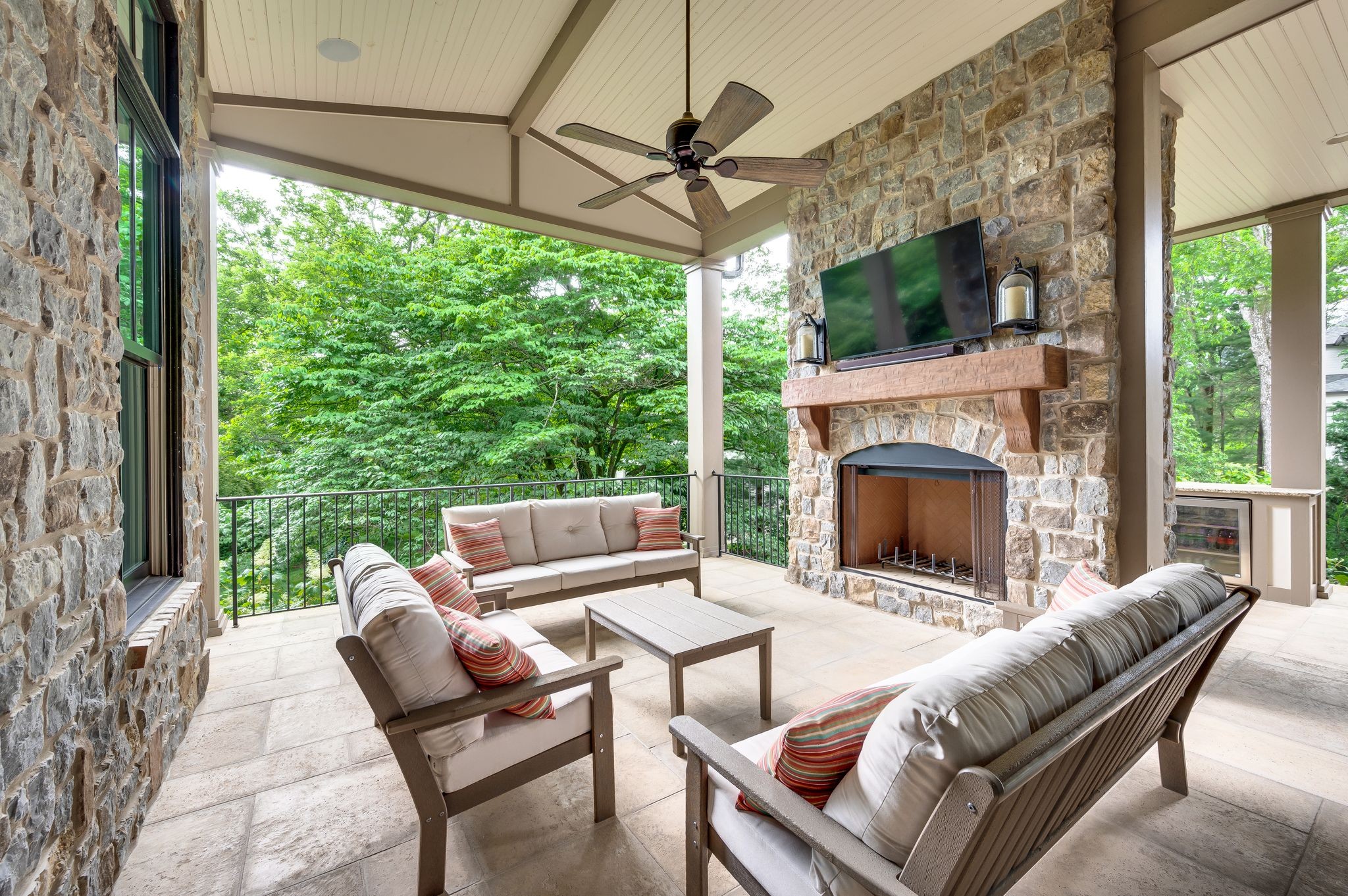 1606 Windy Ridge Dr