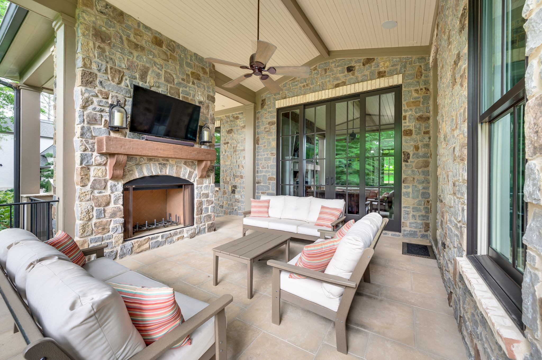 1606 Windy Ridge Dr