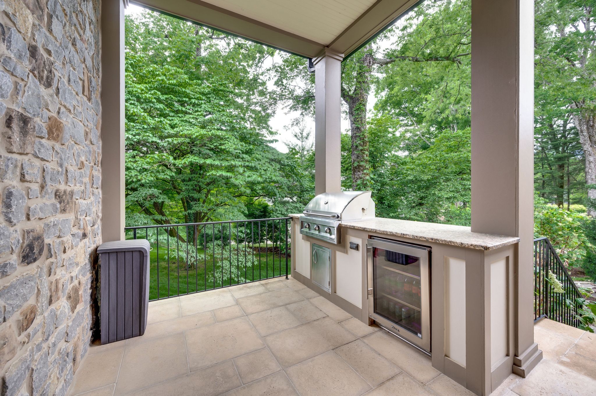 1606 Windy Ridge Dr