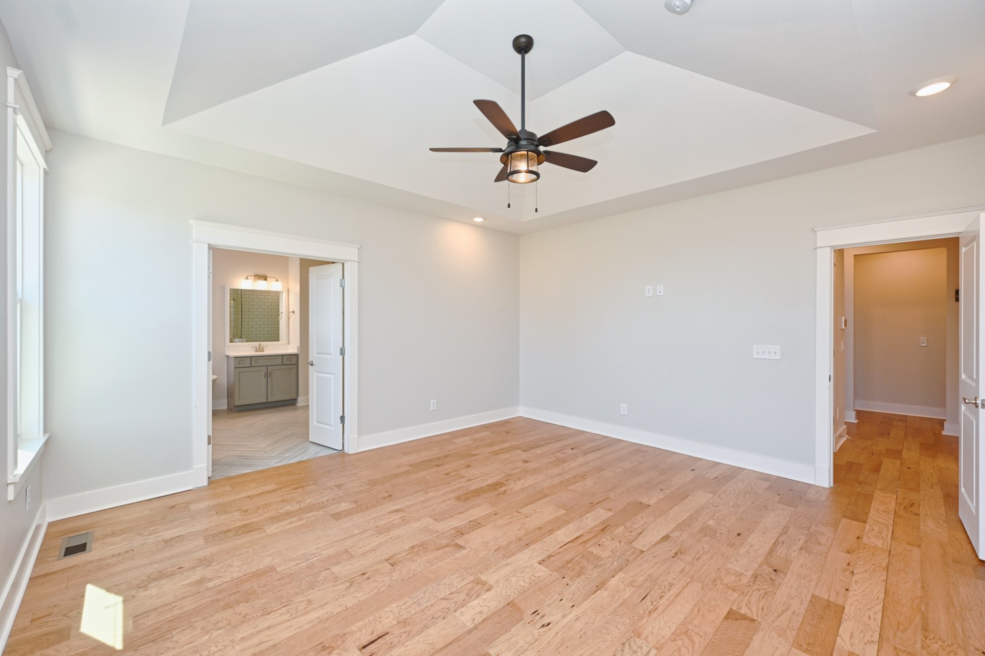7077 Fiddlers Glen Dr