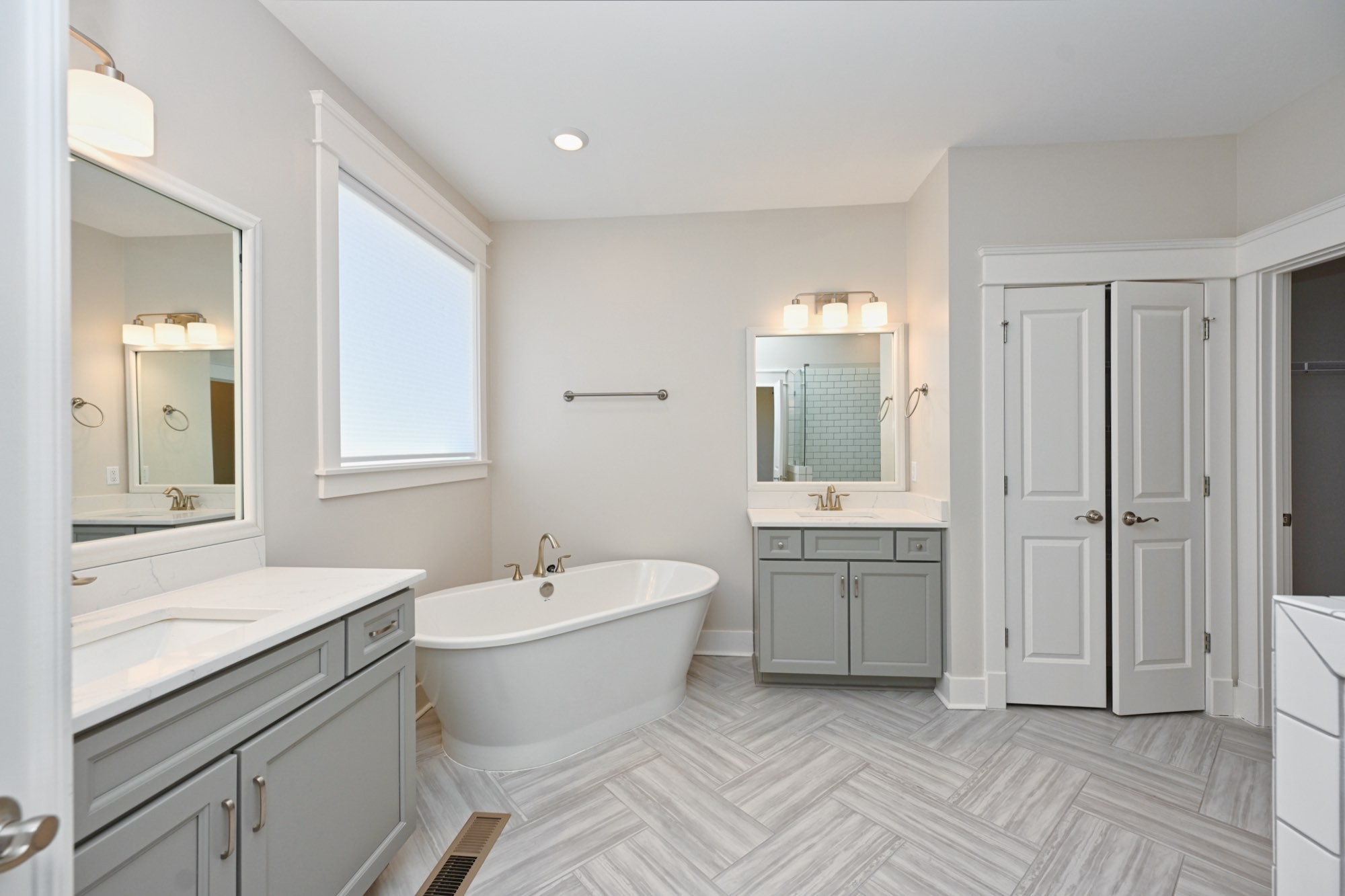 7077 Fiddlers Glen Dr