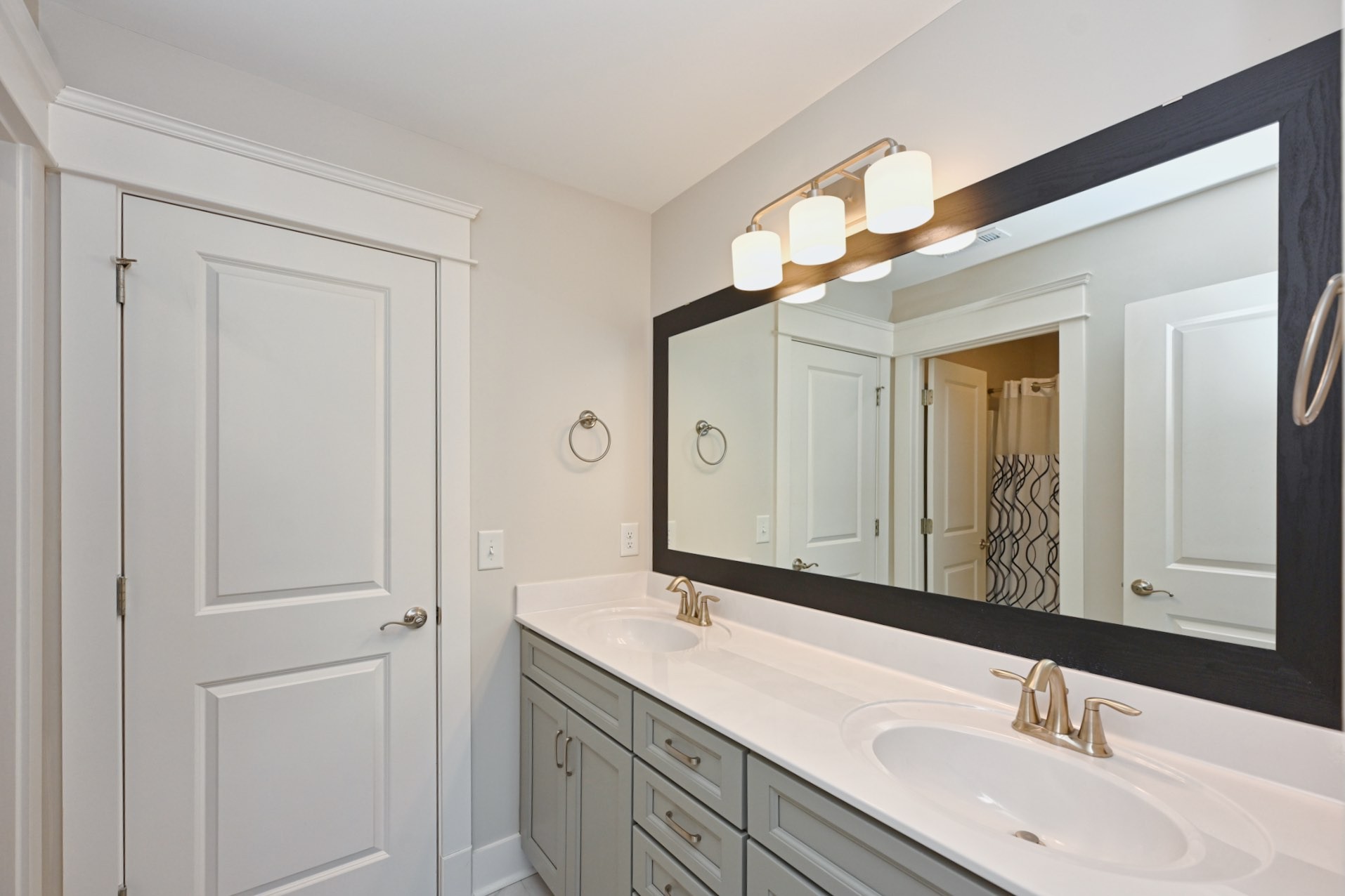 7077 Fiddlers Glen Dr