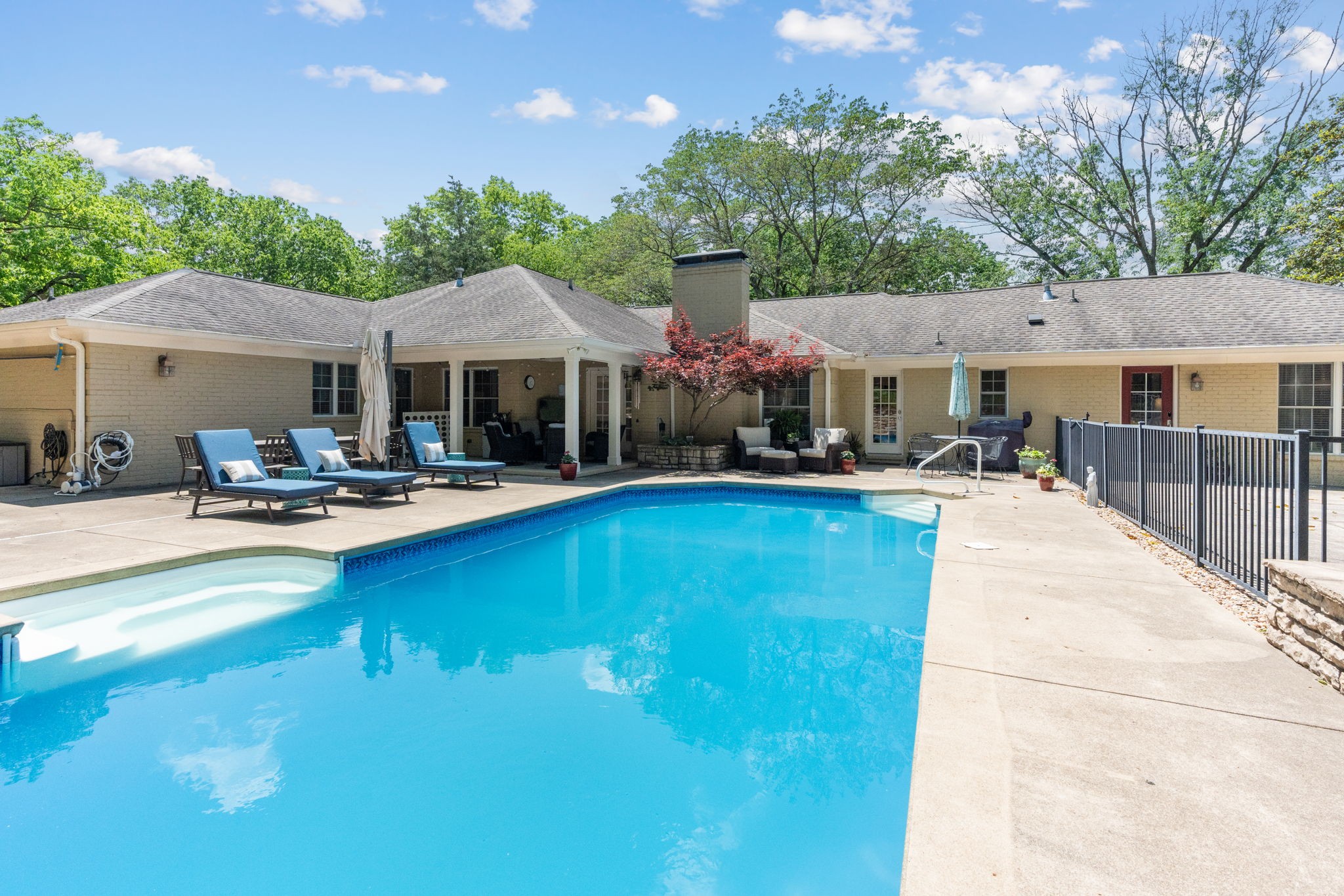 506 Clematis Dr