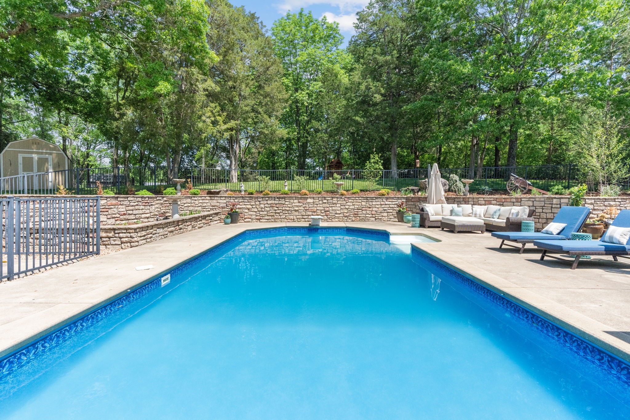 506 Clematis Dr