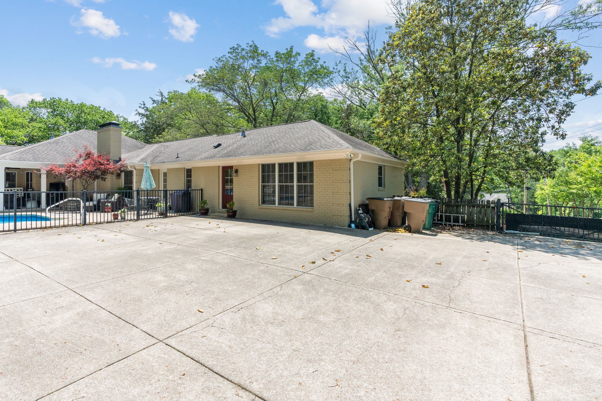 506 Clematis Dr