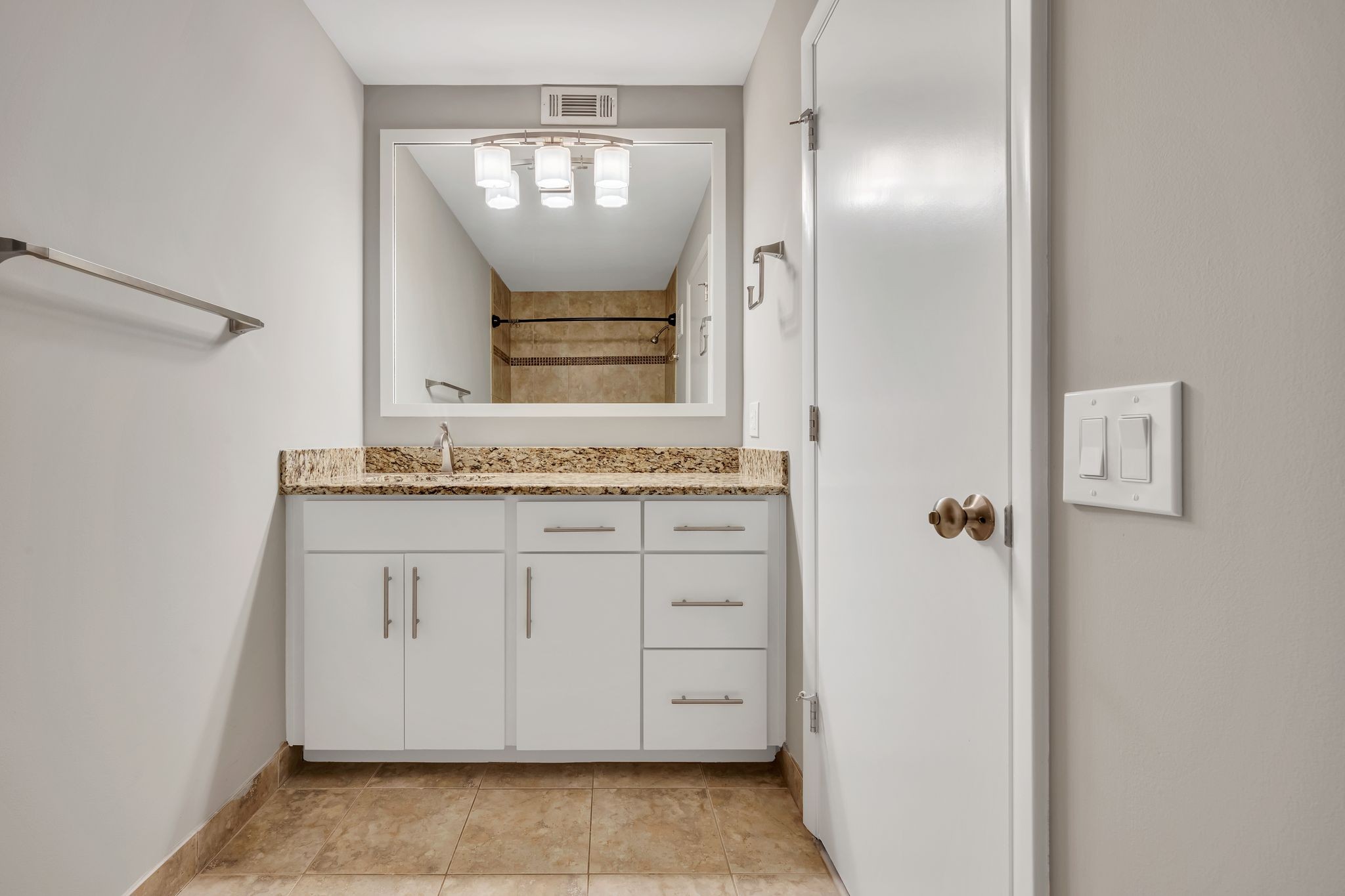 3831 West End Ave Unit: 32