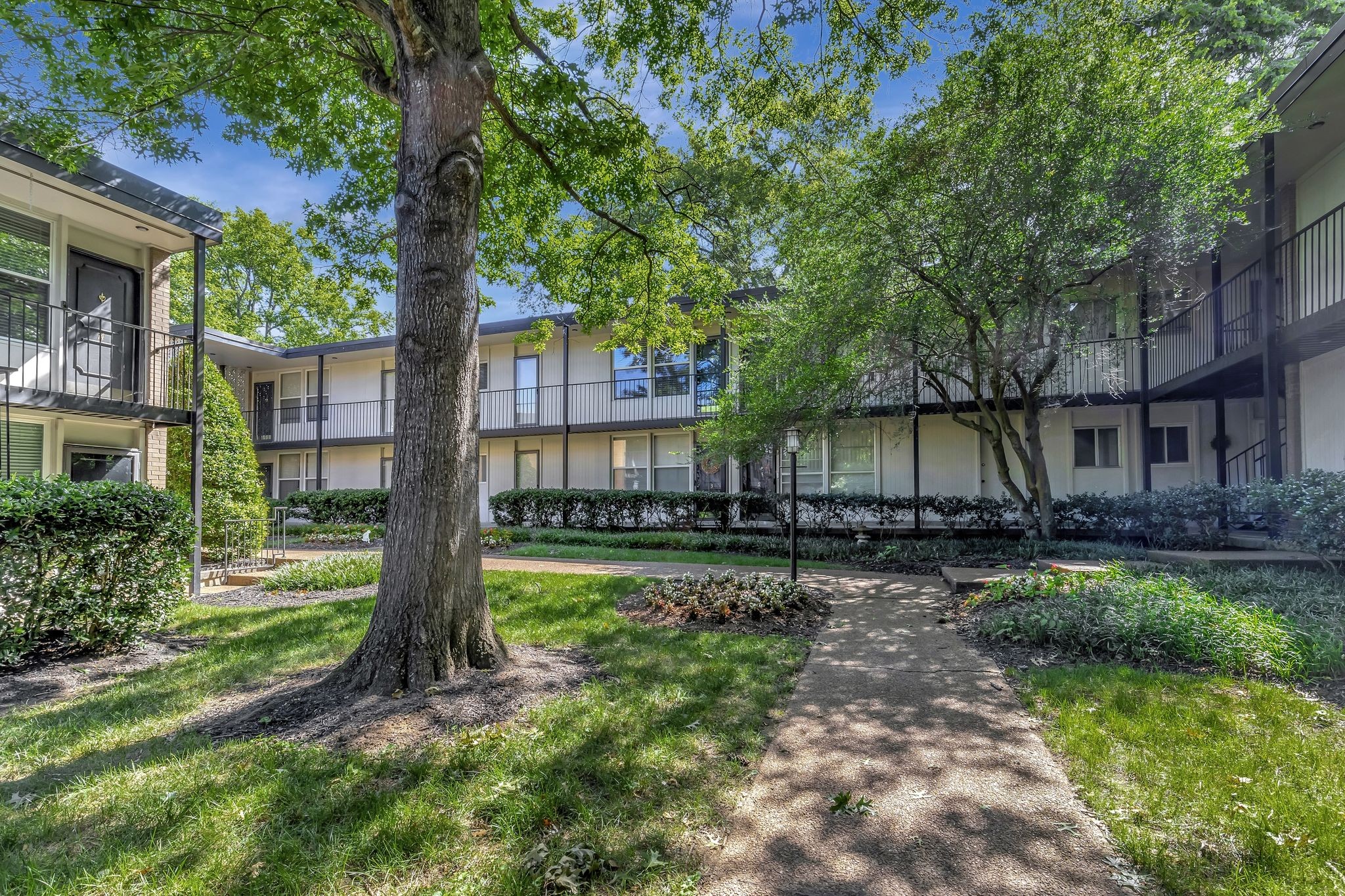 3831 West End Ave Unit: 32