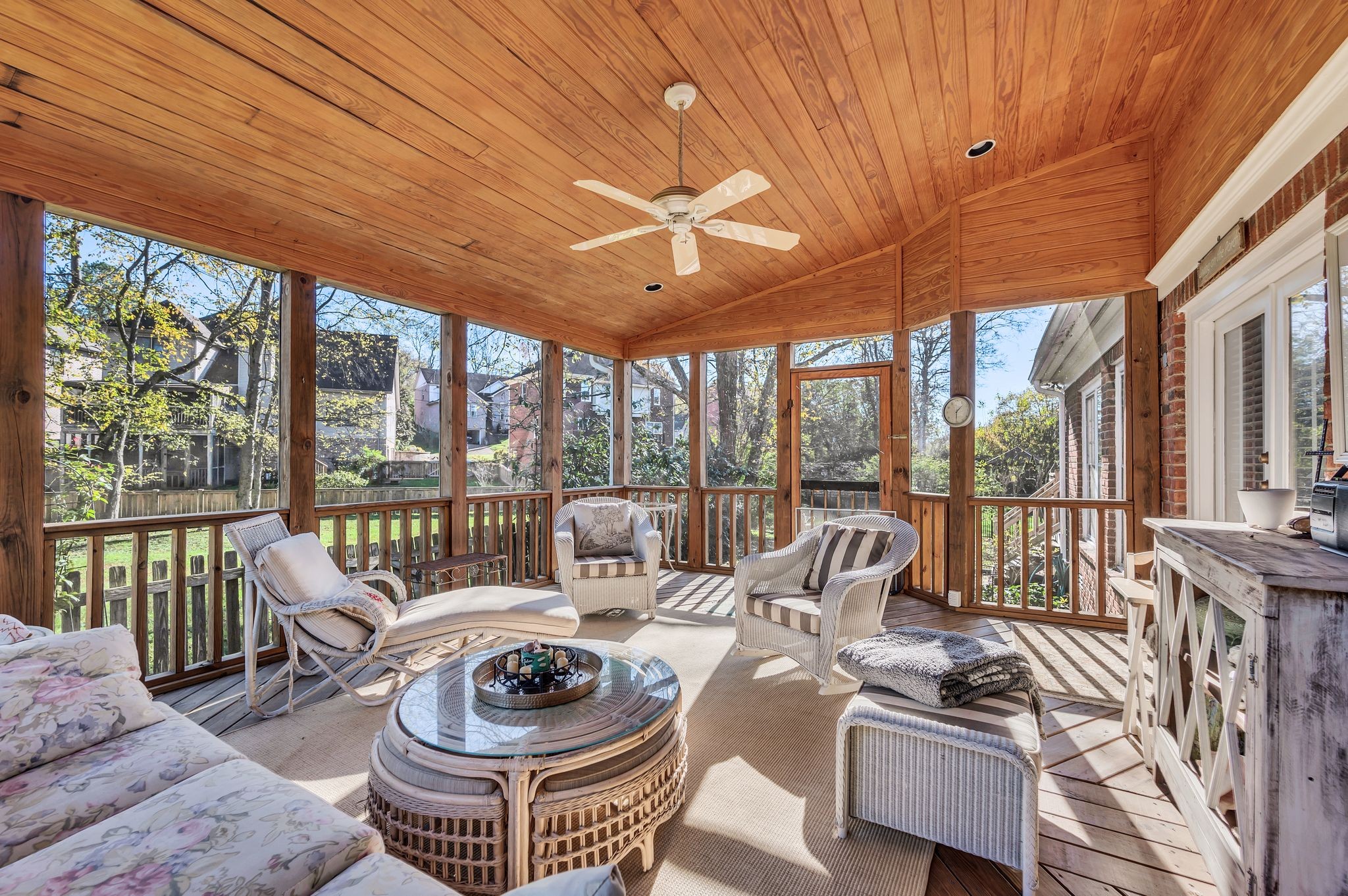 6928 Collinswood Dr