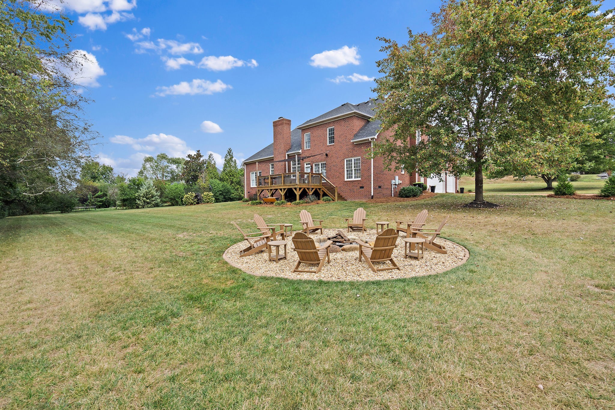 2727 McLemore Way