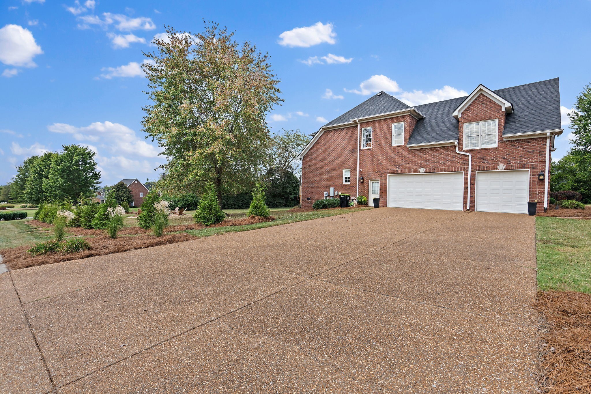 2727 McLemore Way