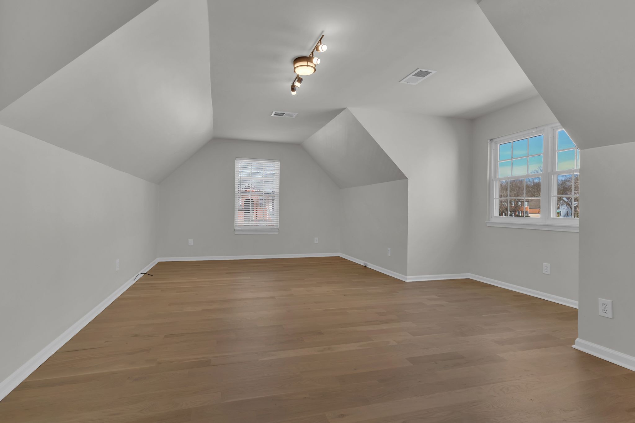 208 Cavalcade Cir