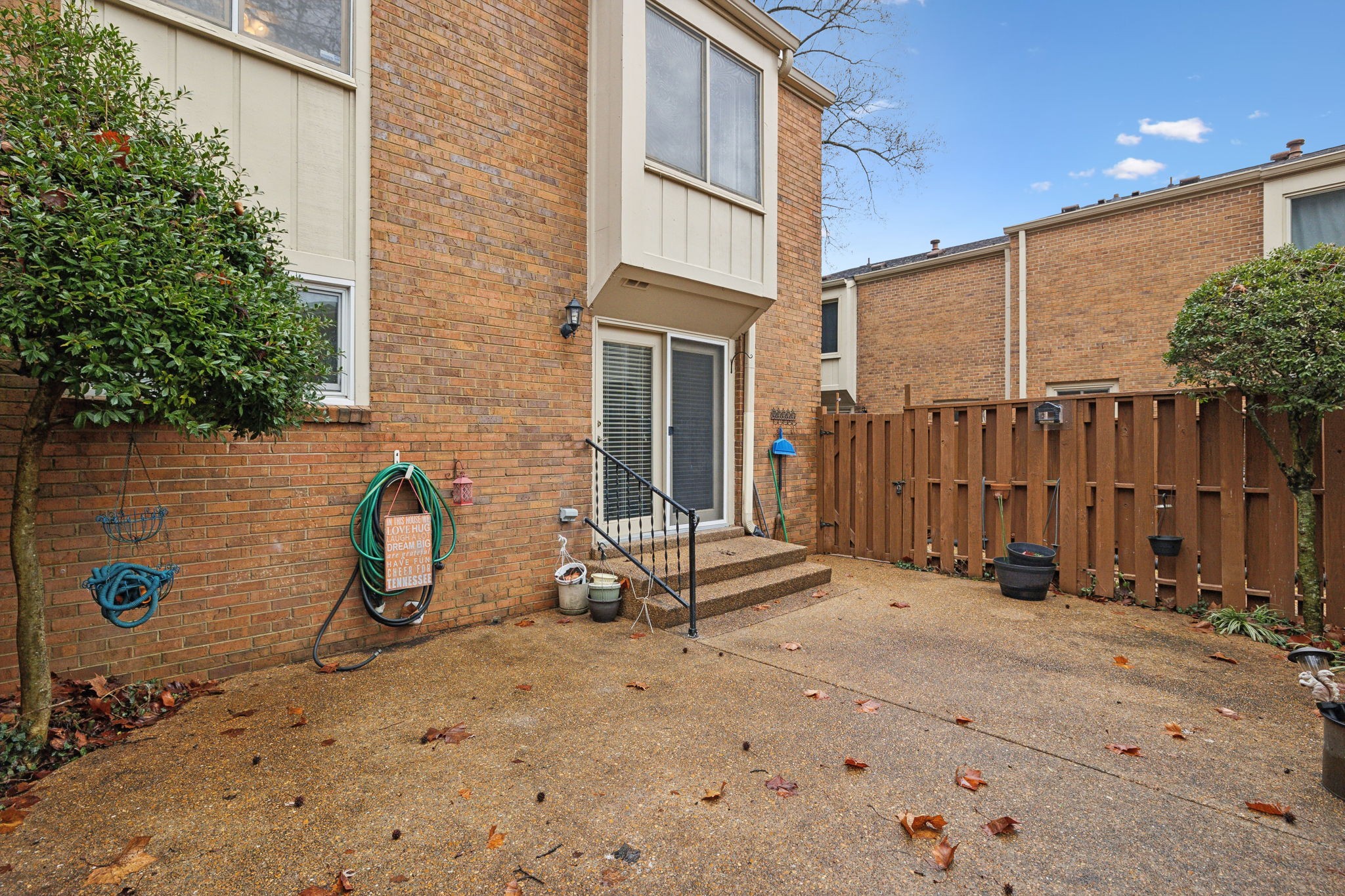 6903 Highland Park Dr