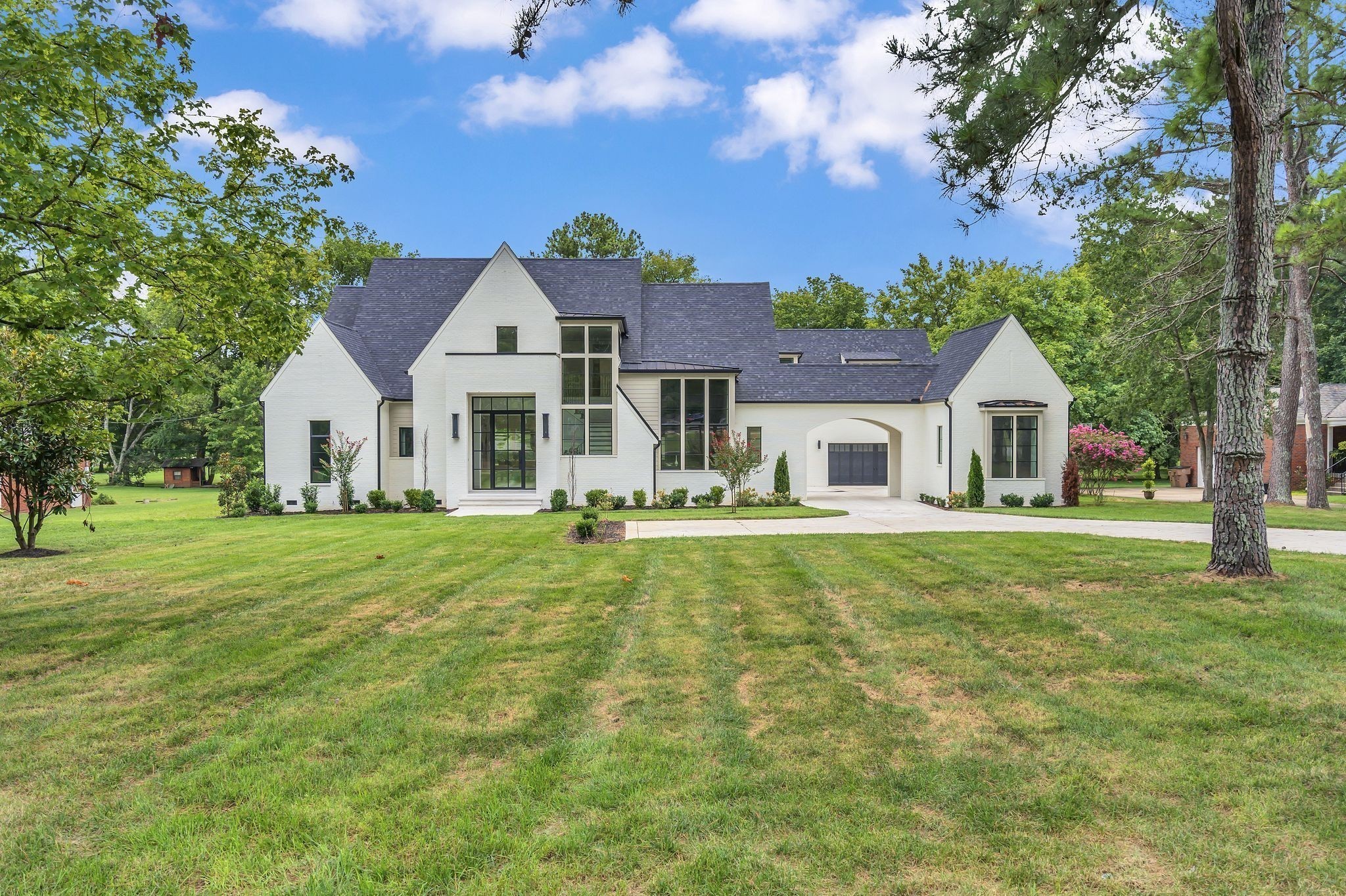 6305 Robin Hill Rd