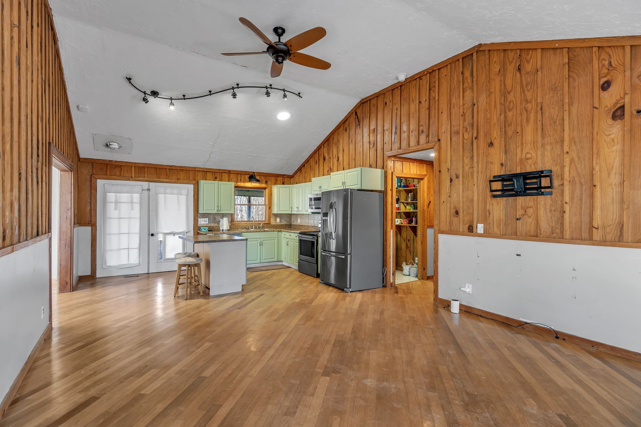 290 Deerwood Rd