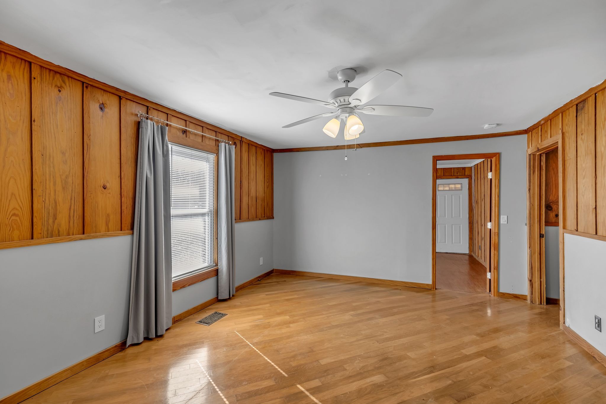 290 Deerwood Rd