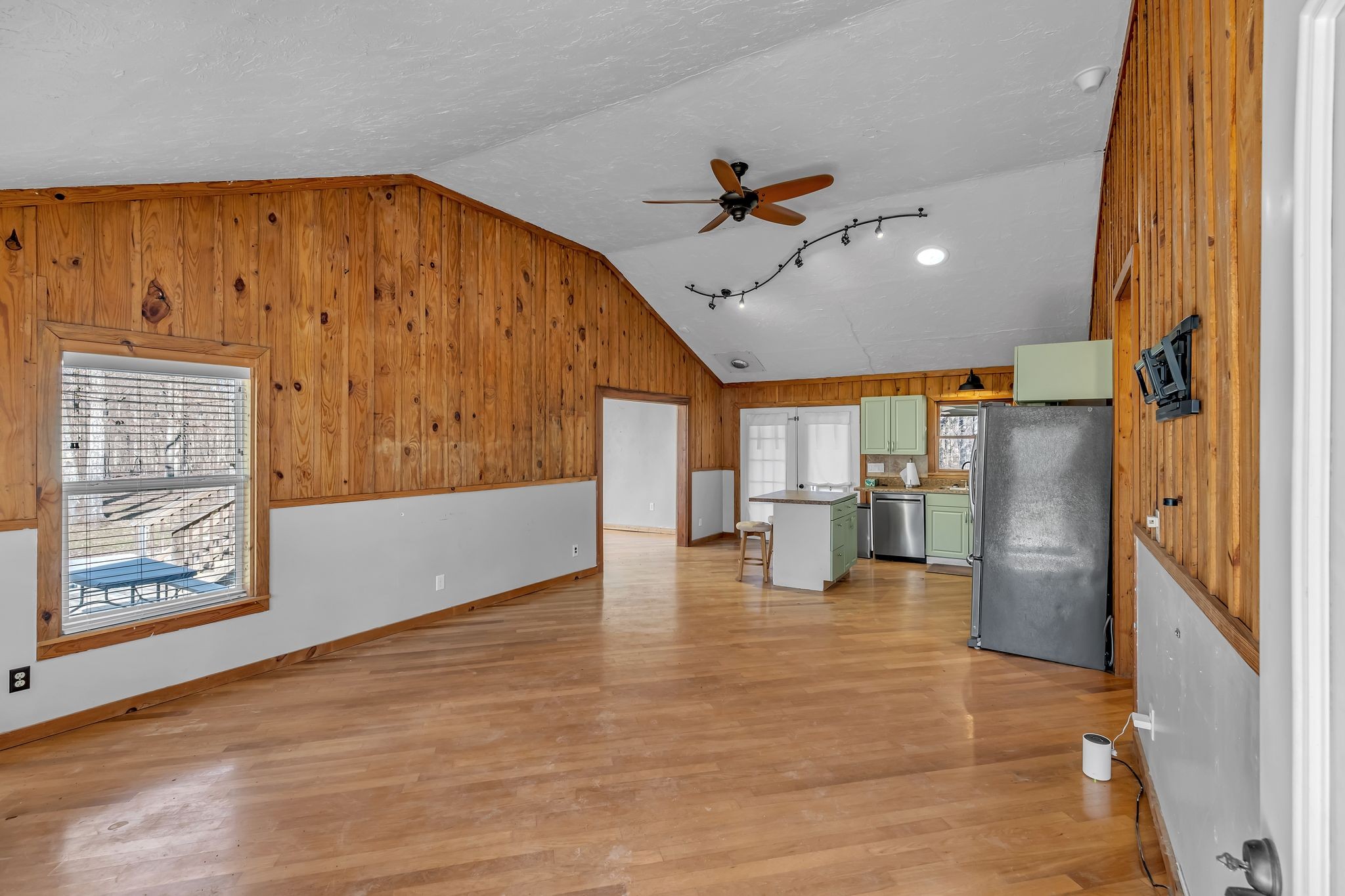 290 Deerwood Rd
