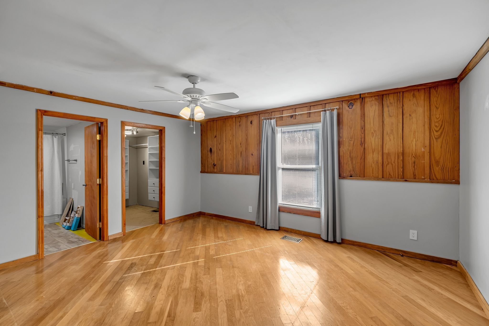290 Deerwood Rd
