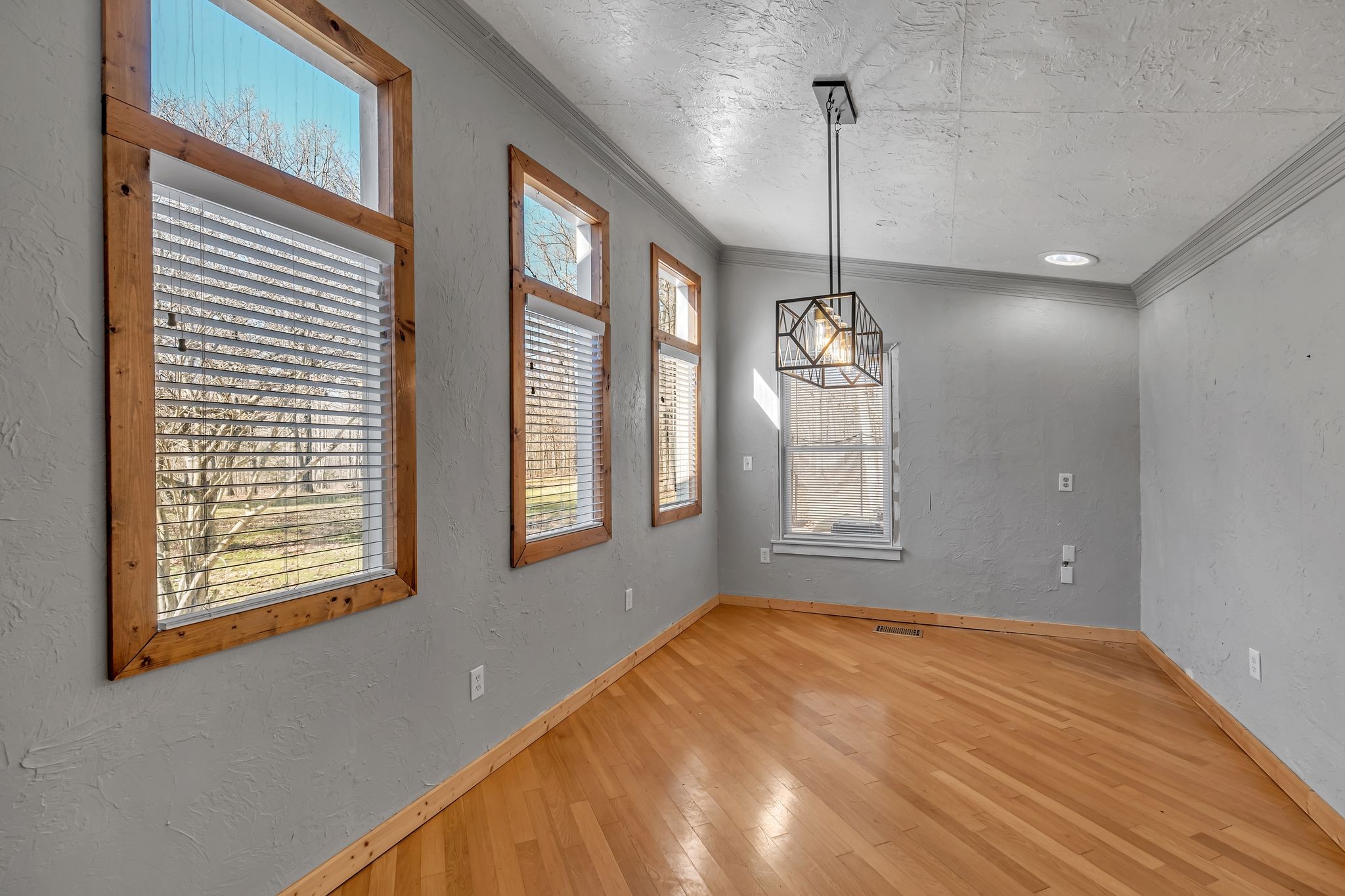 290 Deerwood Rd