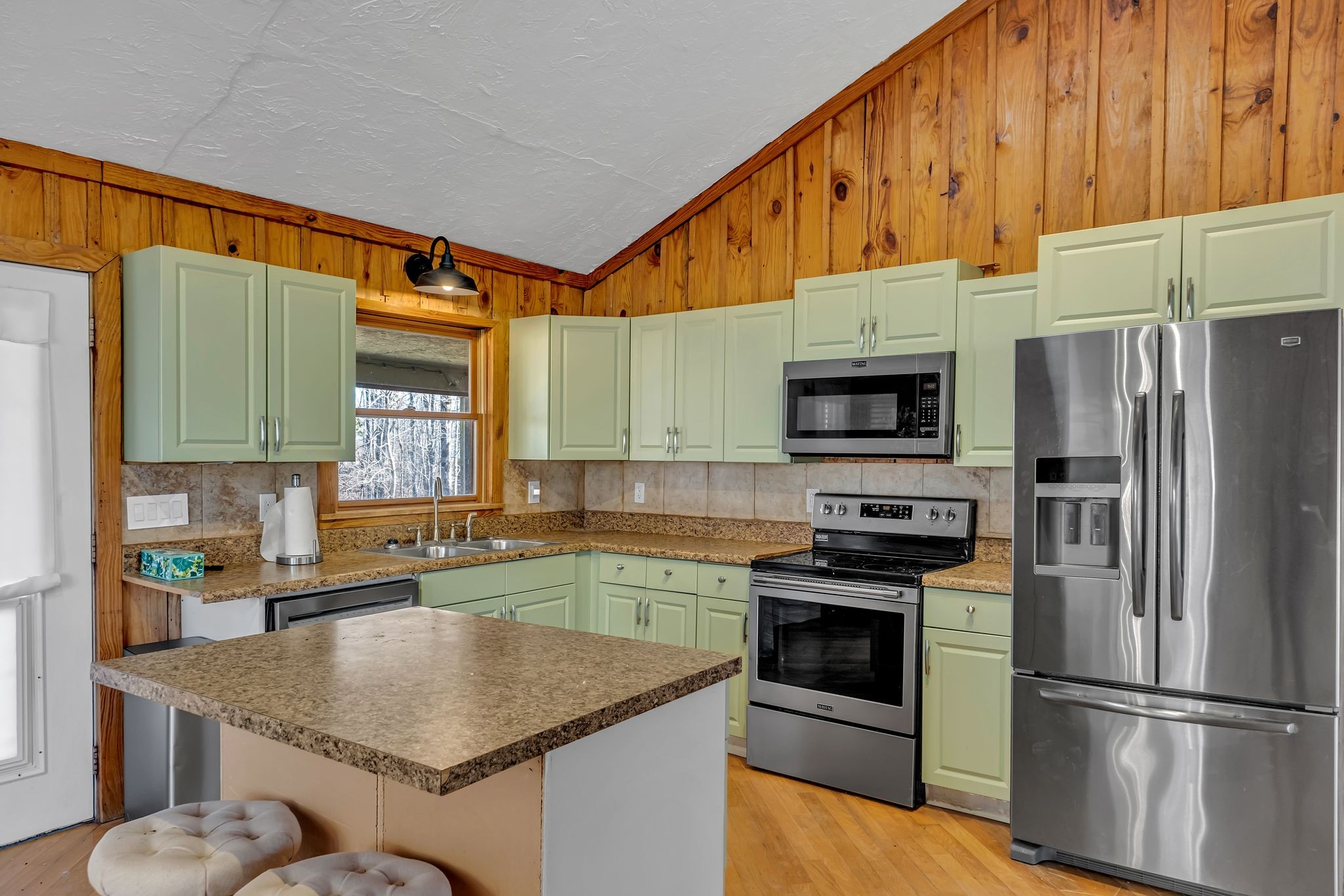290 Deerwood Rd