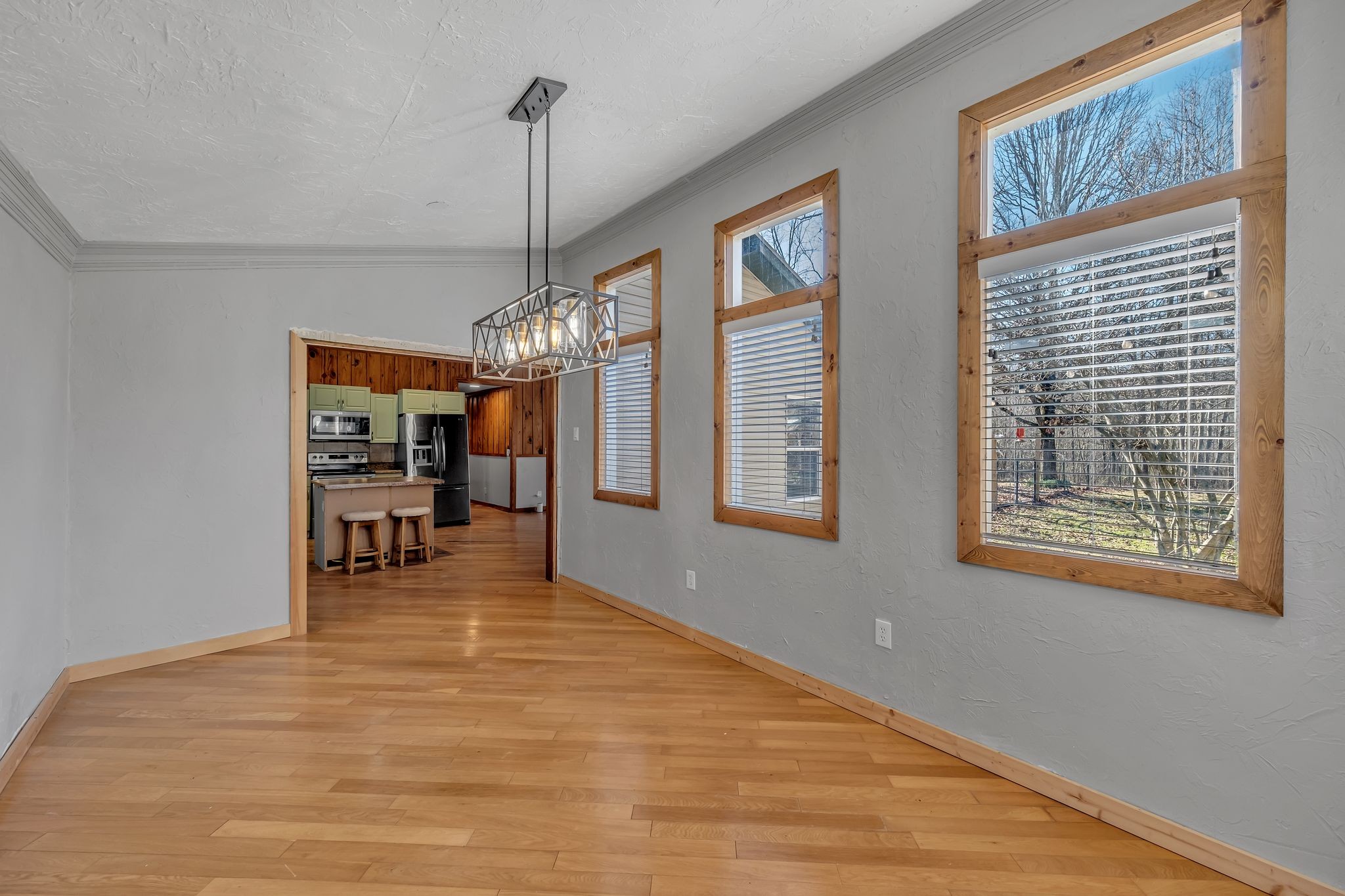 290 Deerwood Rd