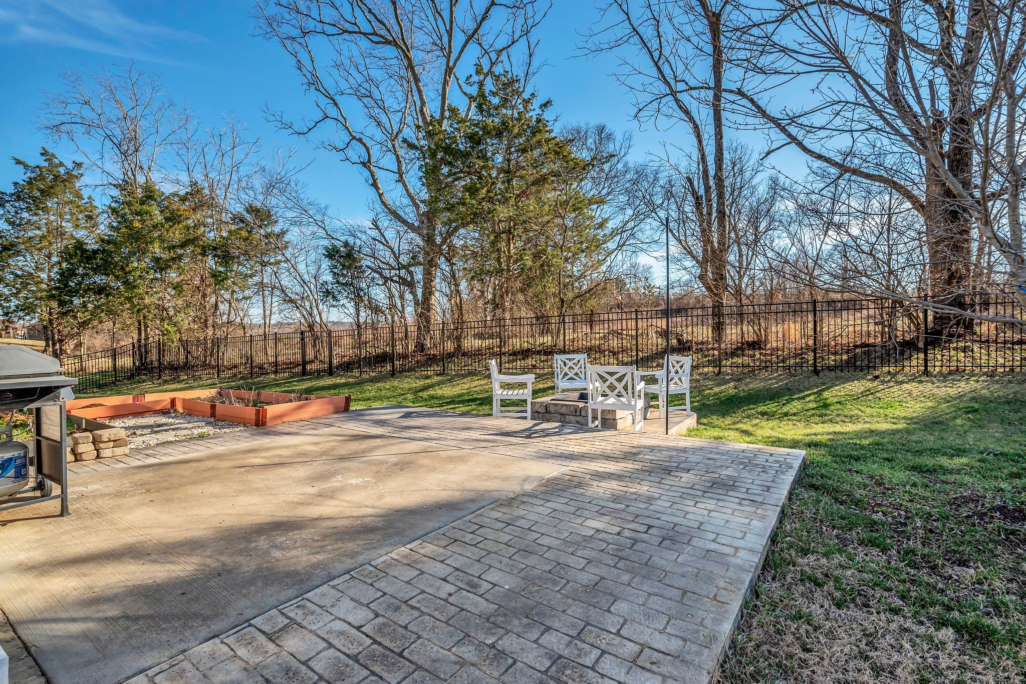 5008 Riverbank Dr