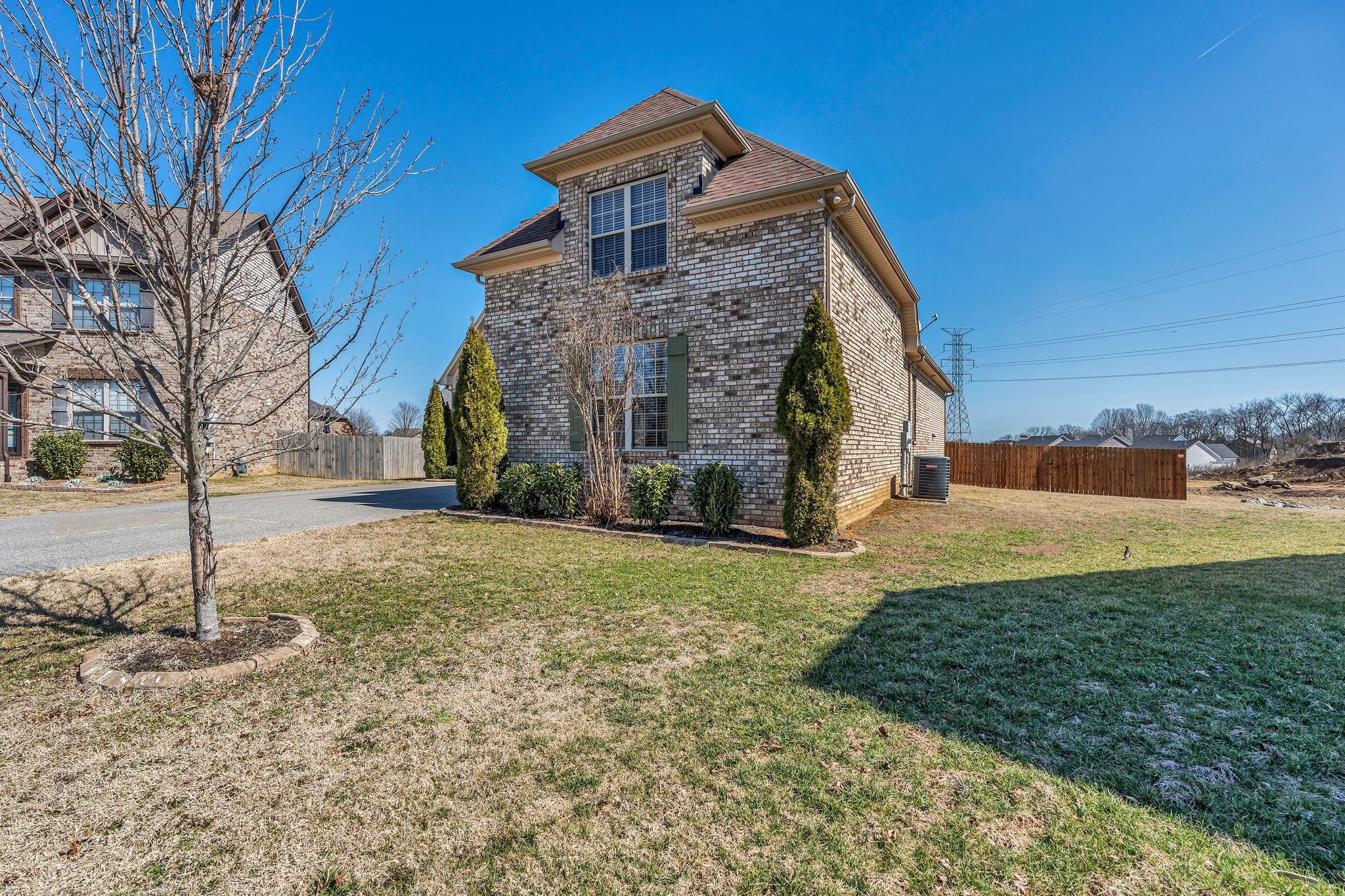 104 Howes Pl