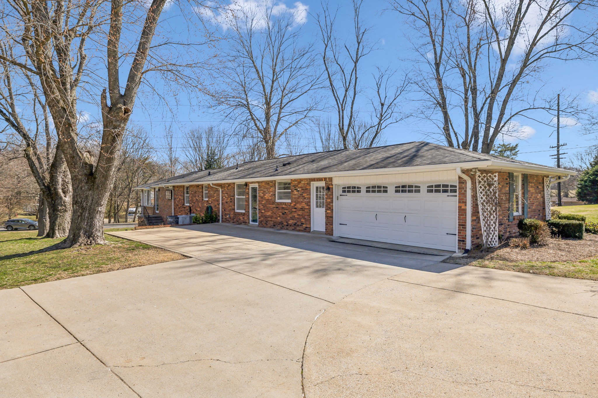 500 Barrywood Dr